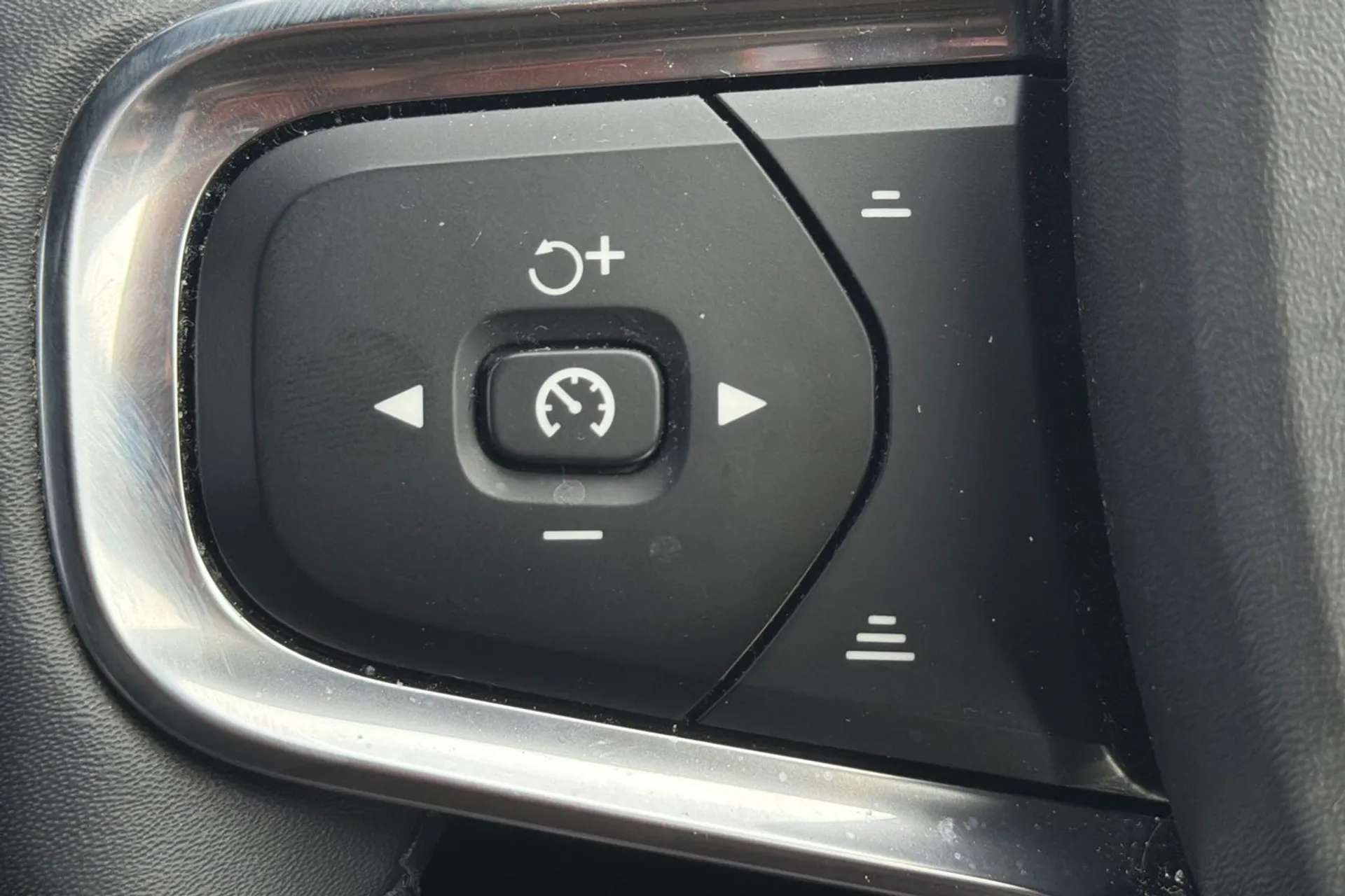 2021 VOLVO XC40 2021 VOLVO XC40