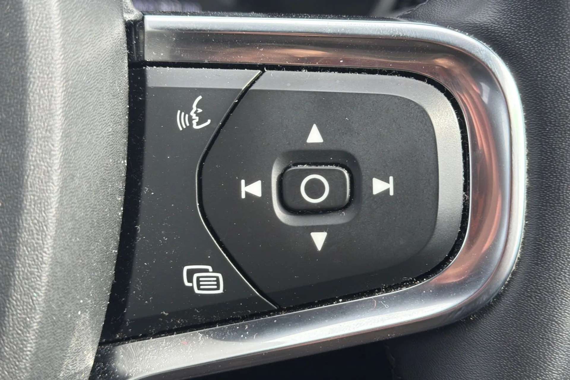 2021 VOLVO XC40 2021 VOLVO XC40