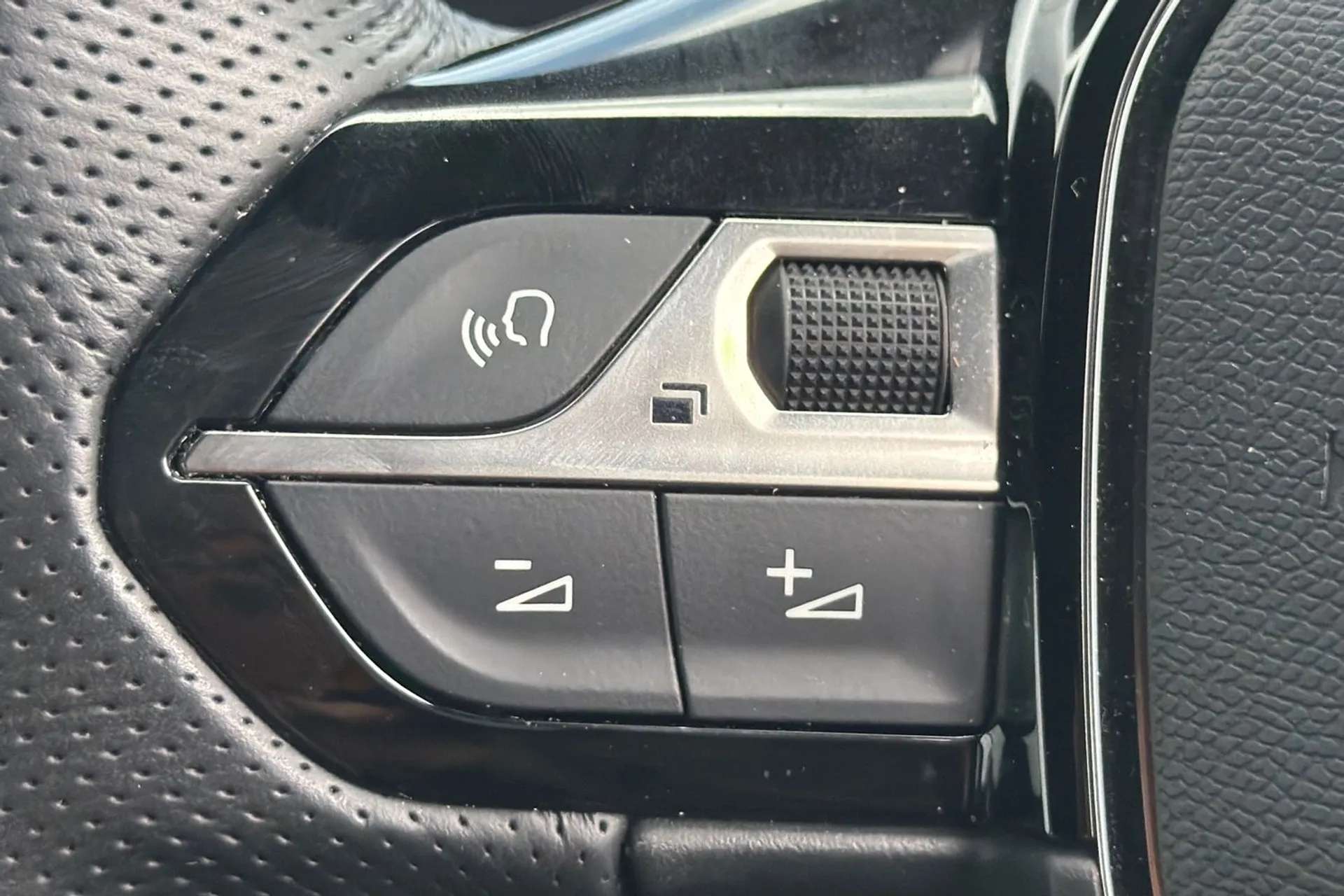 2021 PEUGEOT 2008 2021 PEUGEOT 2008