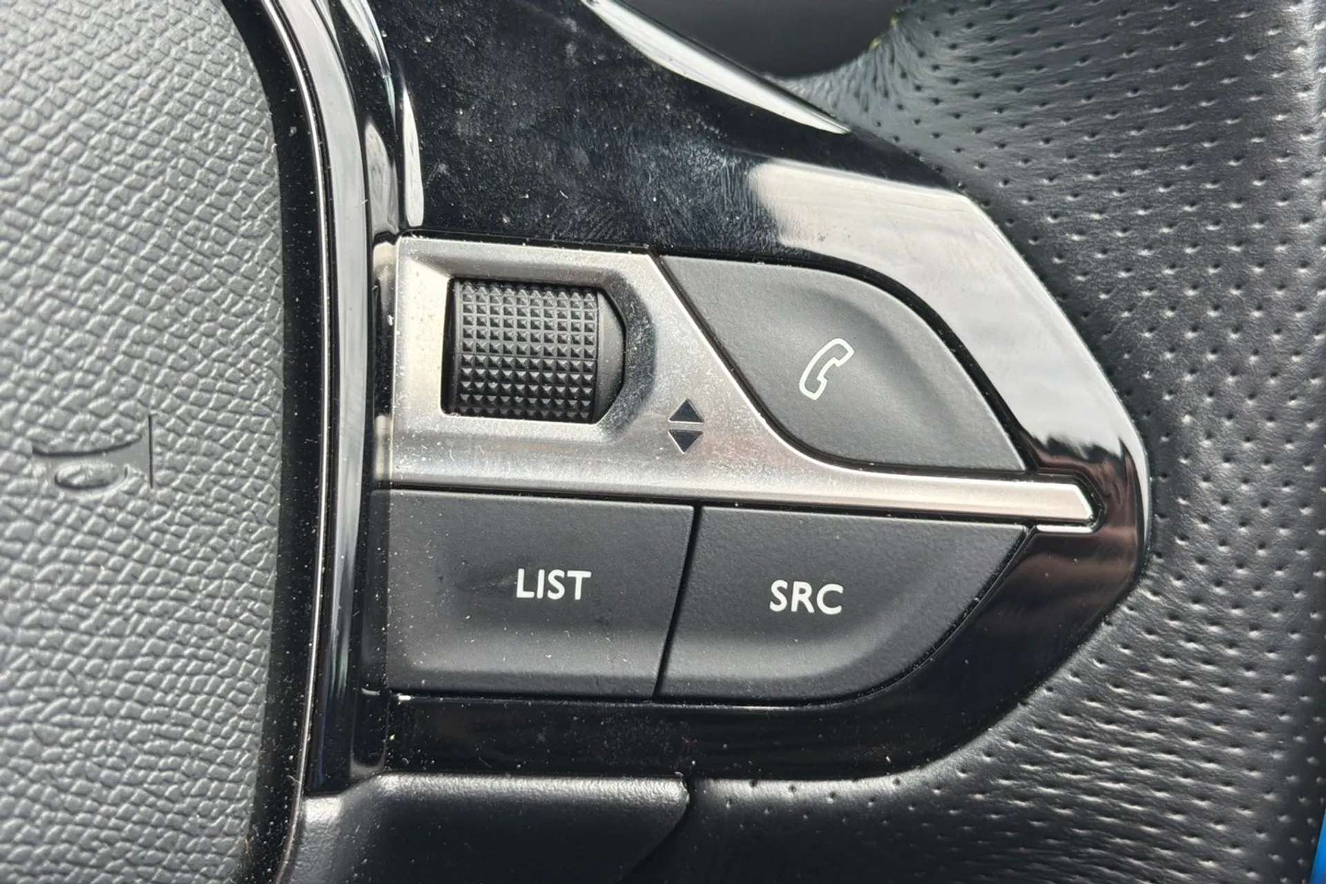 2021 PEUGEOT 2008 2021 PEUGEOT 2008