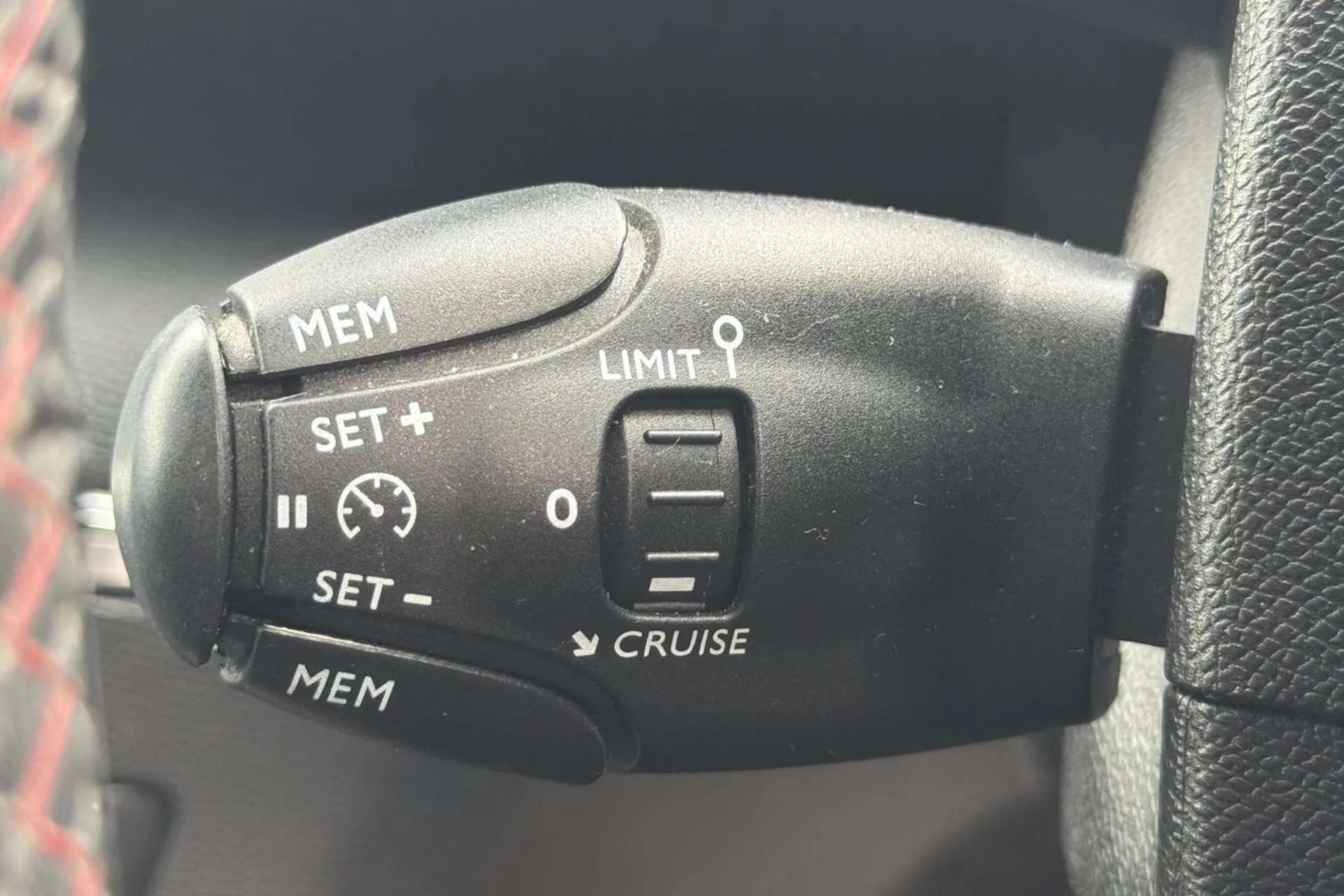 2017 PEUGEOT 308 2017 PEUGEOT 308