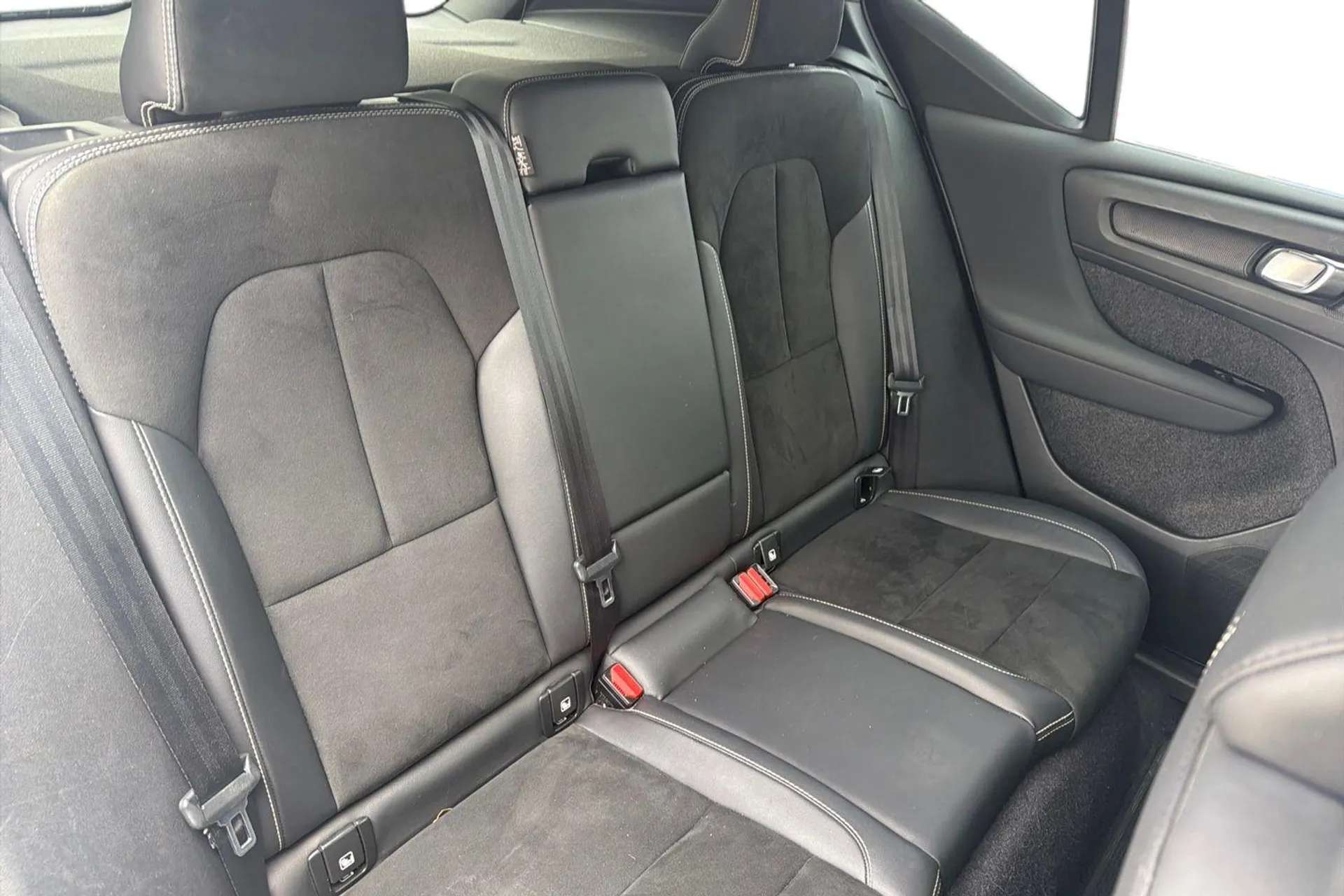 2021 VOLVO XC40 2021 VOLVO XC40