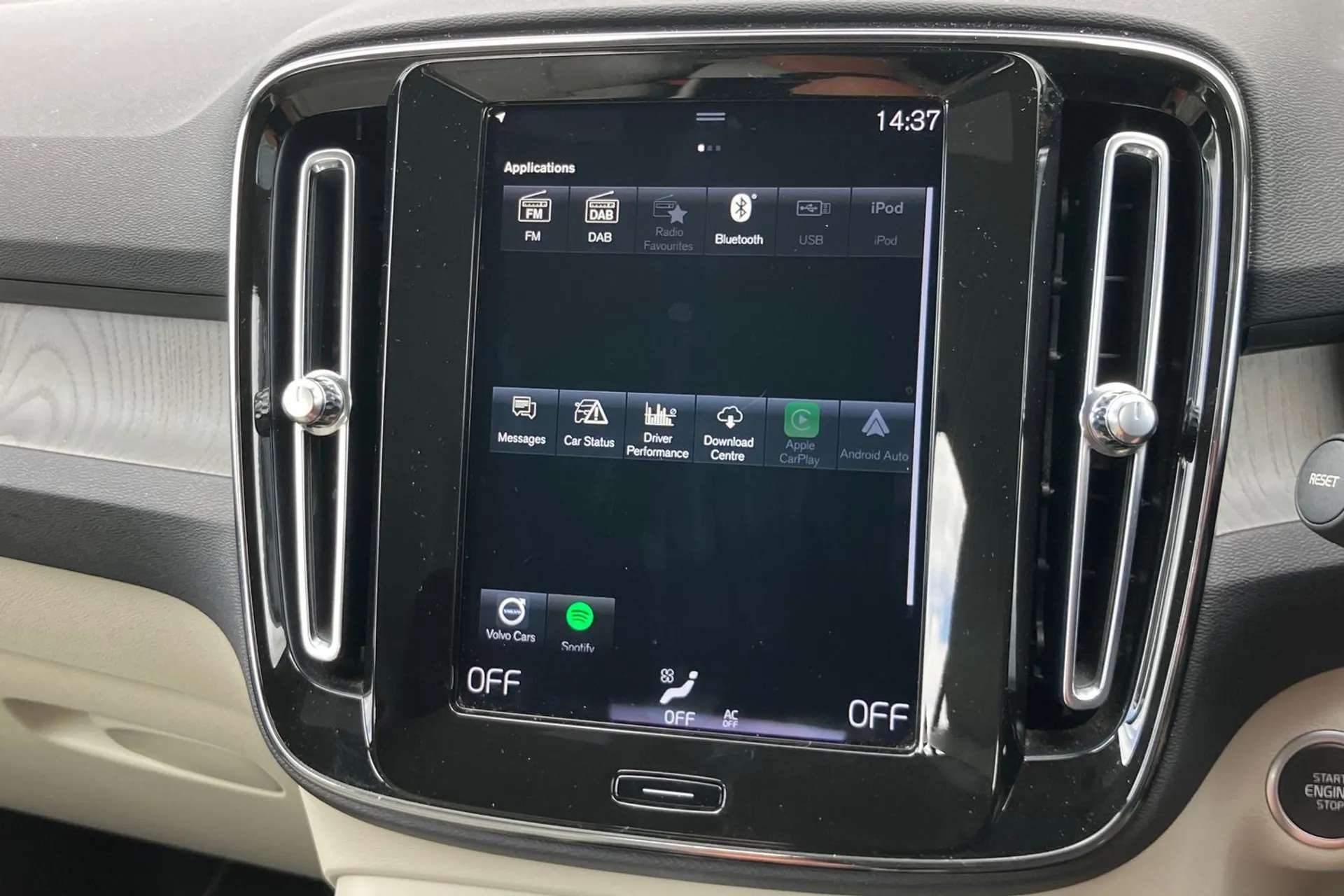 2021 VOLVO XC40 2021 VOLVO XC40