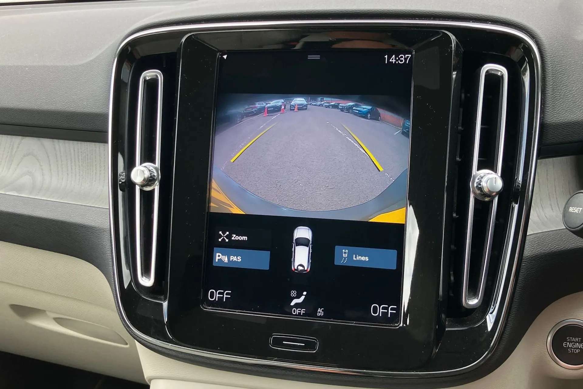 2021 VOLVO XC40 2021 VOLVO XC40