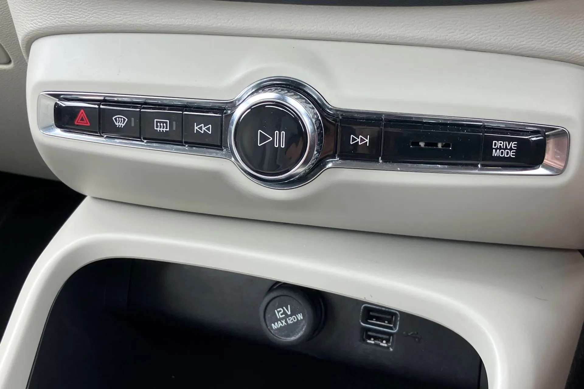 2021 VOLVO XC40 2021 VOLVO XC40