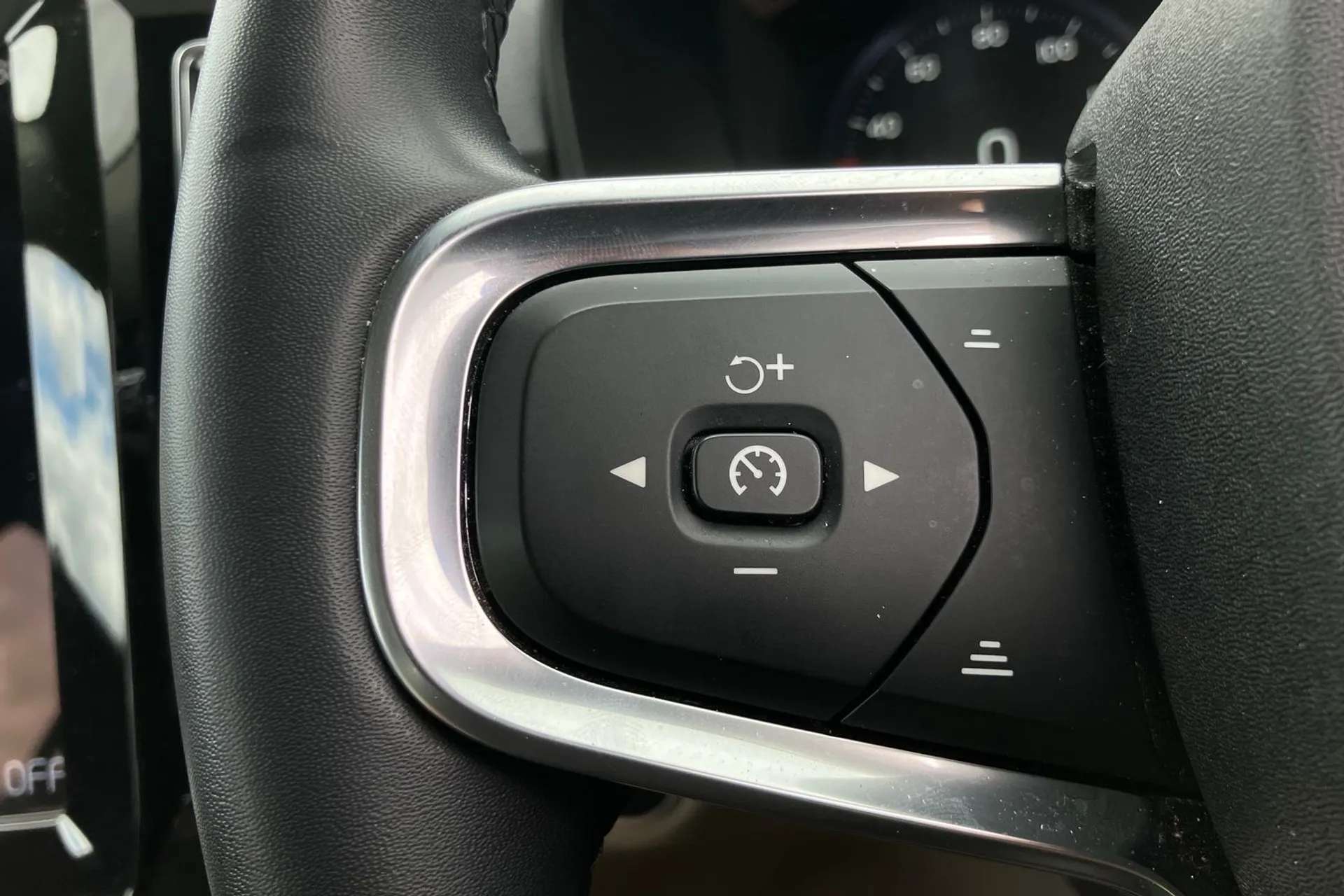 2021 VOLVO XC40 2021 VOLVO XC40