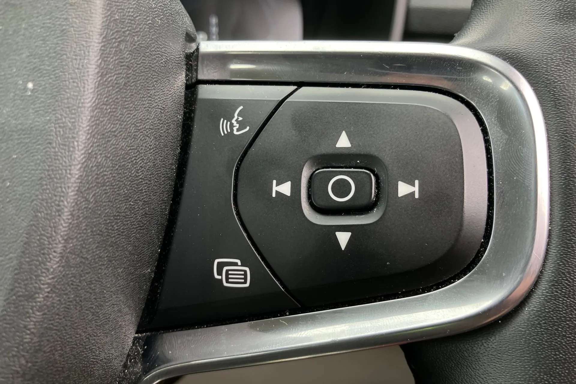 2021 VOLVO XC40 2021 VOLVO XC40