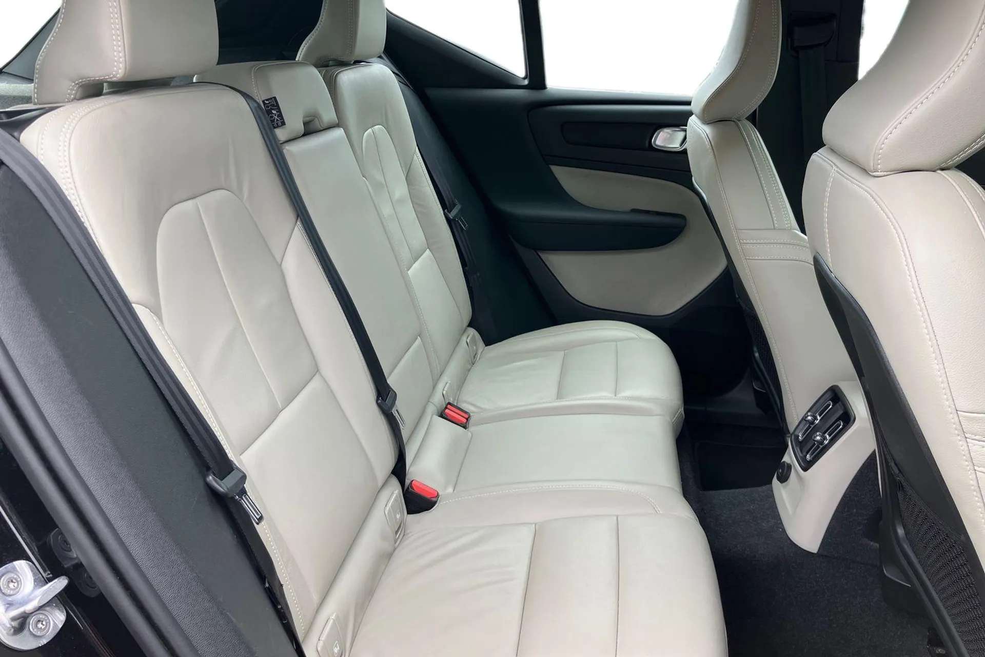 2021 VOLVO XC40 2021 VOLVO XC40