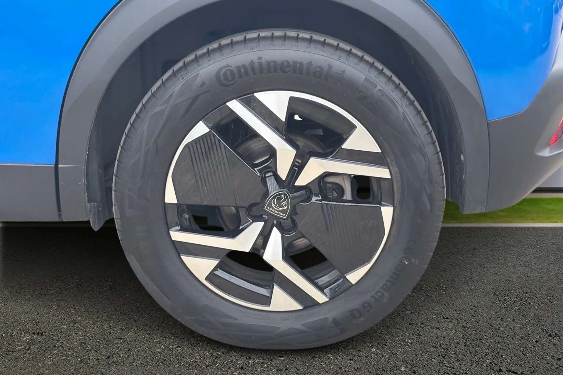 2024 PEUGEOT 2008 2024 PEUGEOT 2008
