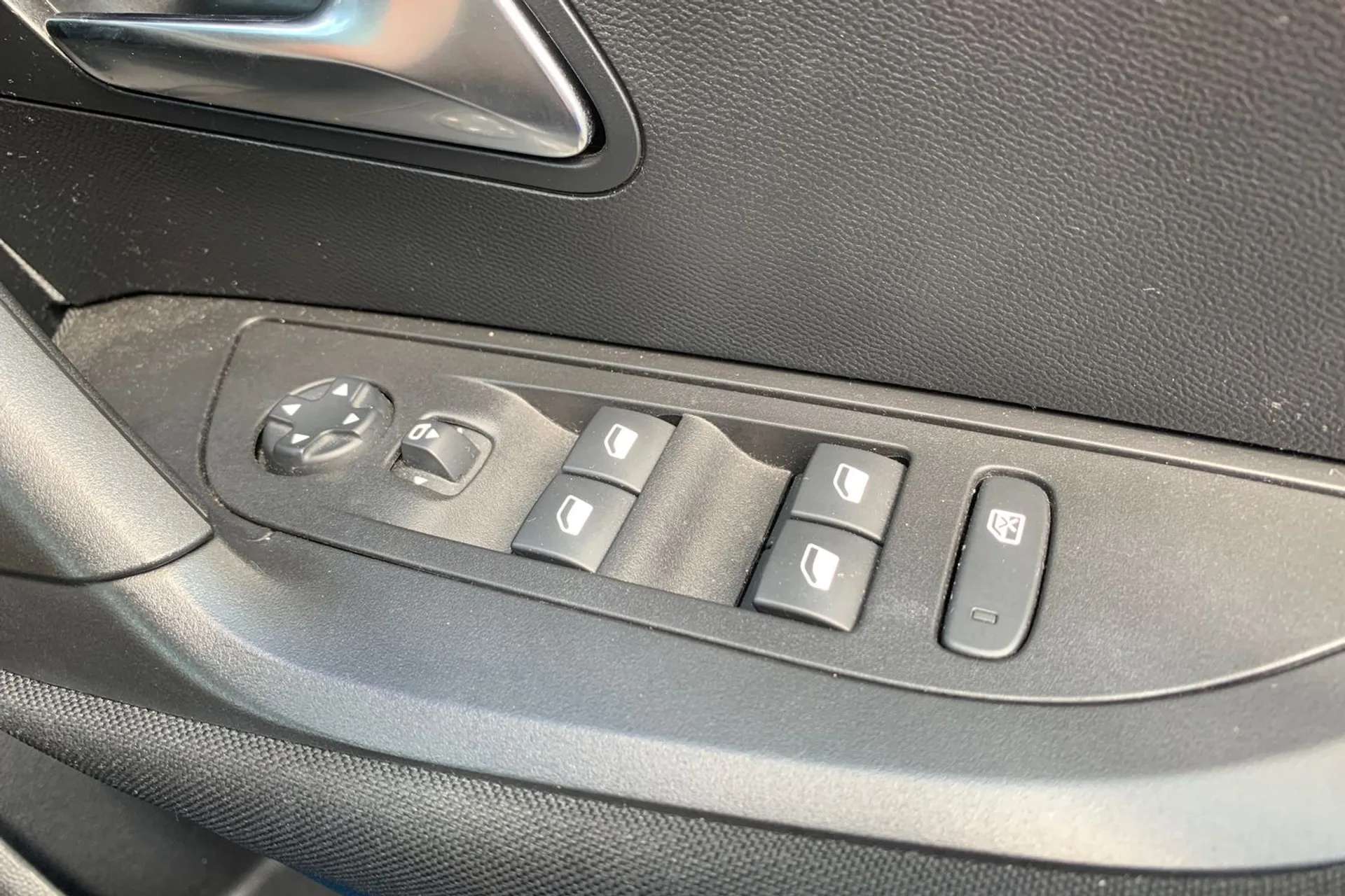 2022 PEUGEOT 2008 2022 PEUGEOT 2008
