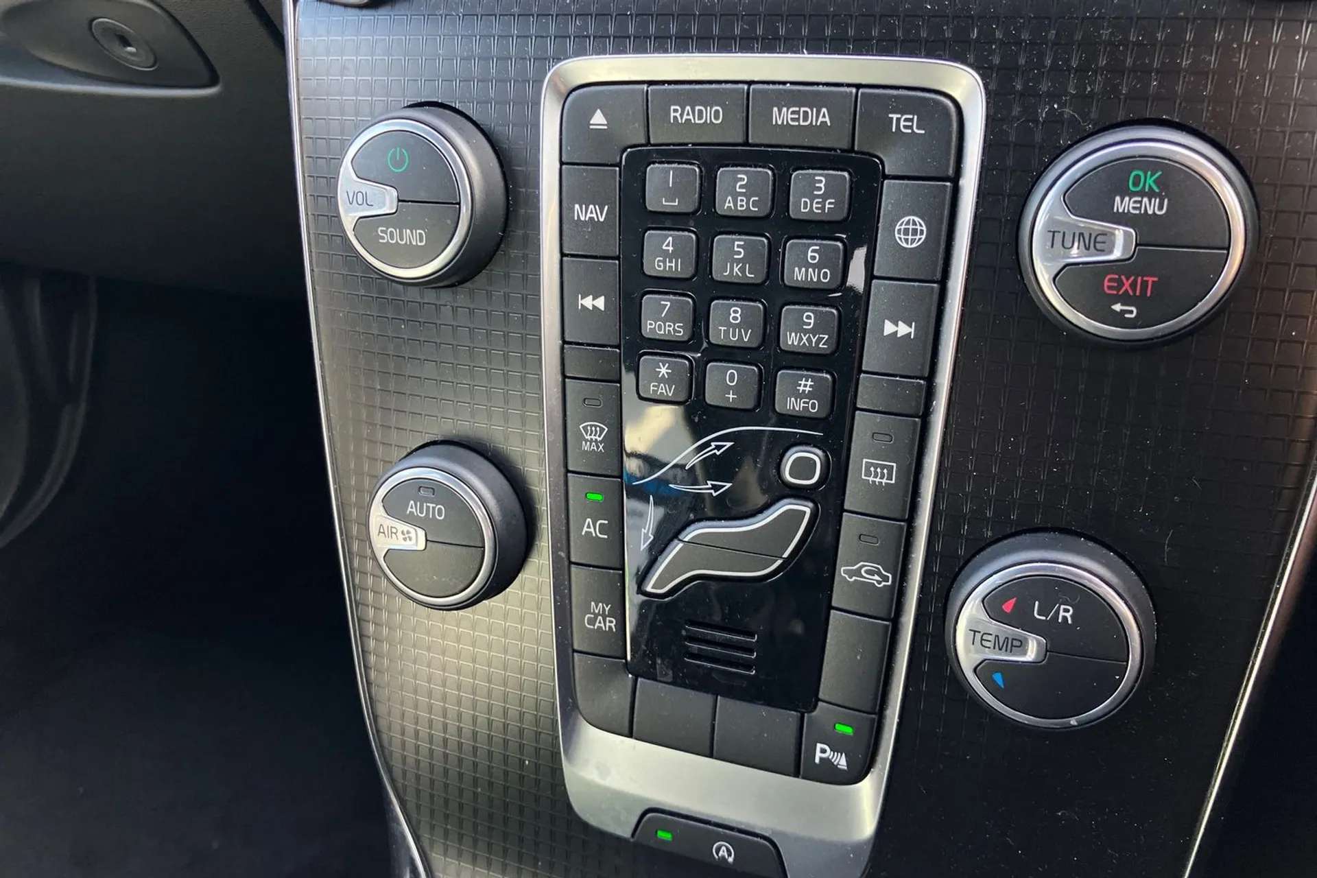 2019 VOLVO V40 2019 VOLVO V40