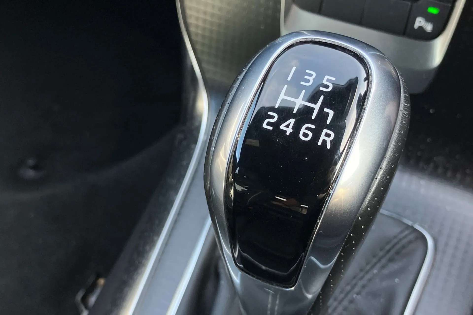 2019 VOLVO V40 2019 VOLVO V40