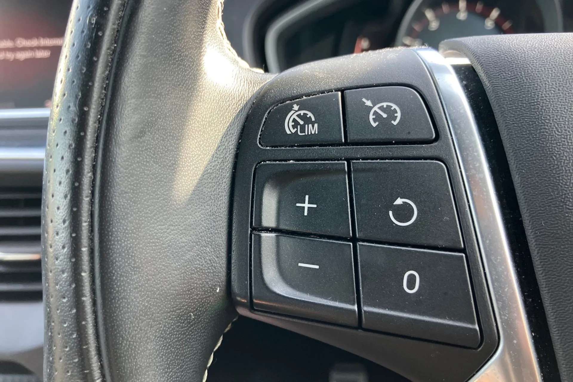 2019 VOLVO V40 2019 VOLVO V40