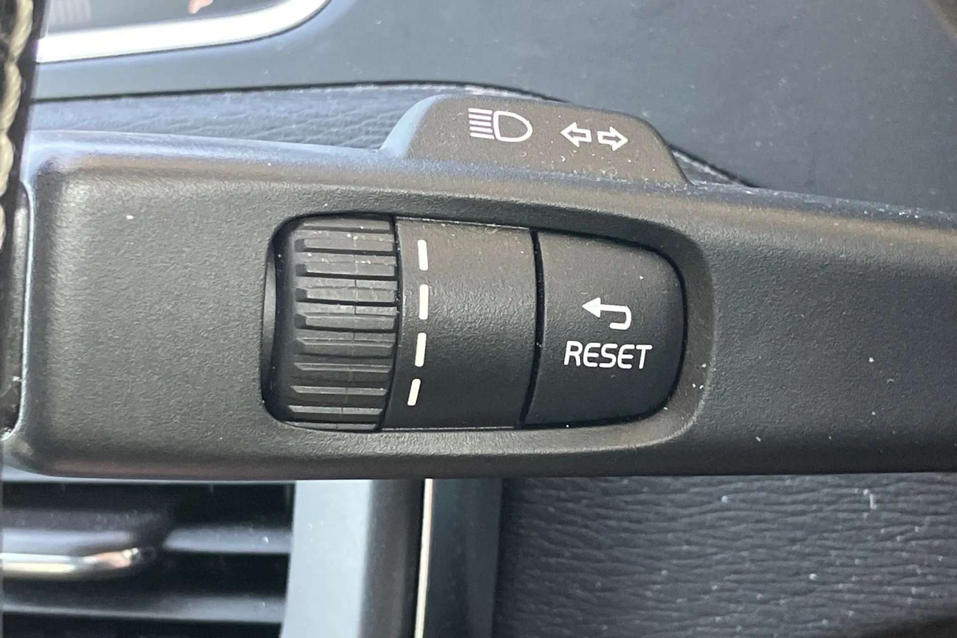 2019 VOLVO V40 2019 VOLVO V40