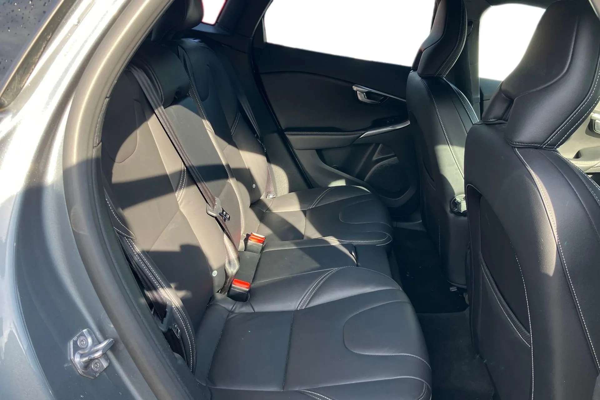 2019 VOLVO V40 2019 VOLVO V40