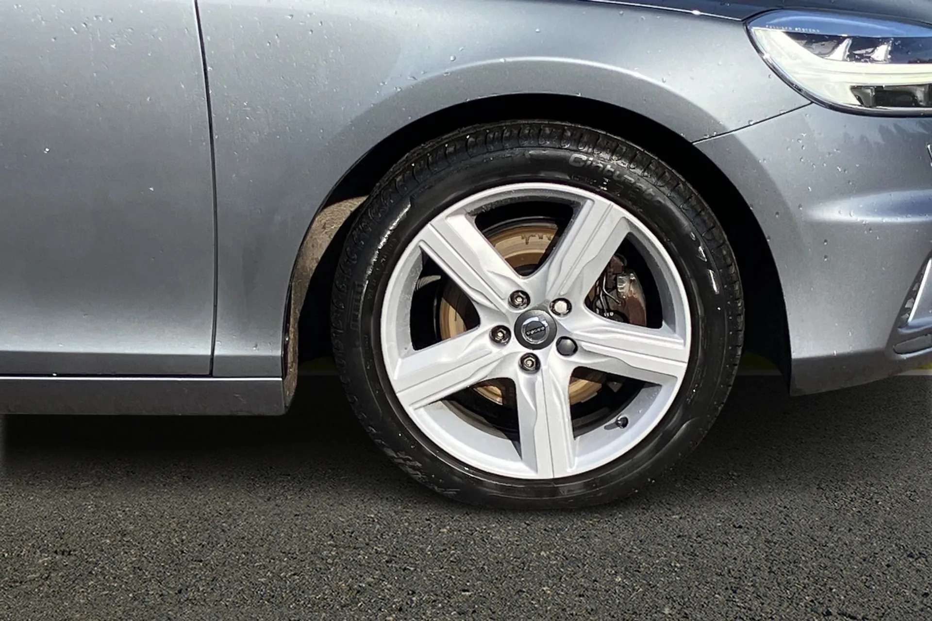 2019 VOLVO V40 2019 VOLVO V40