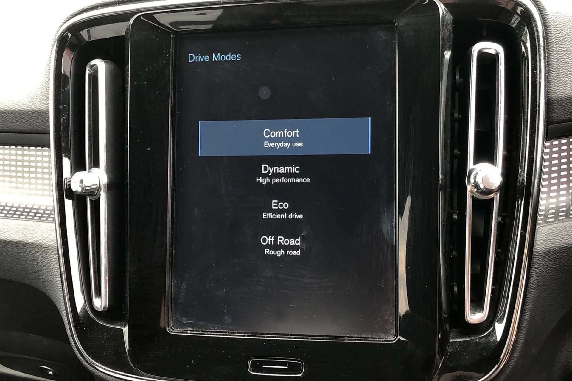 2019 VOLVO XC40 2019 VOLVO XC40