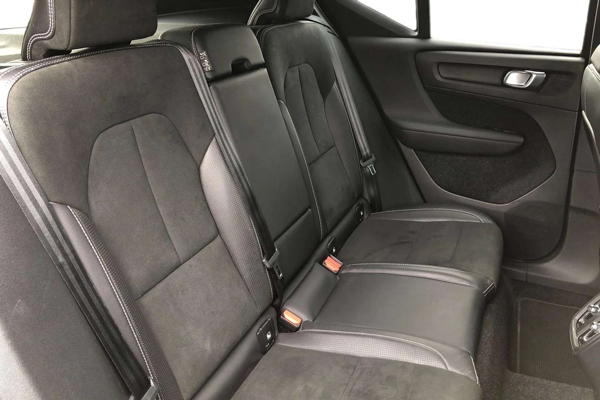 2019 VOLVO XC40 2019 VOLVO XC40