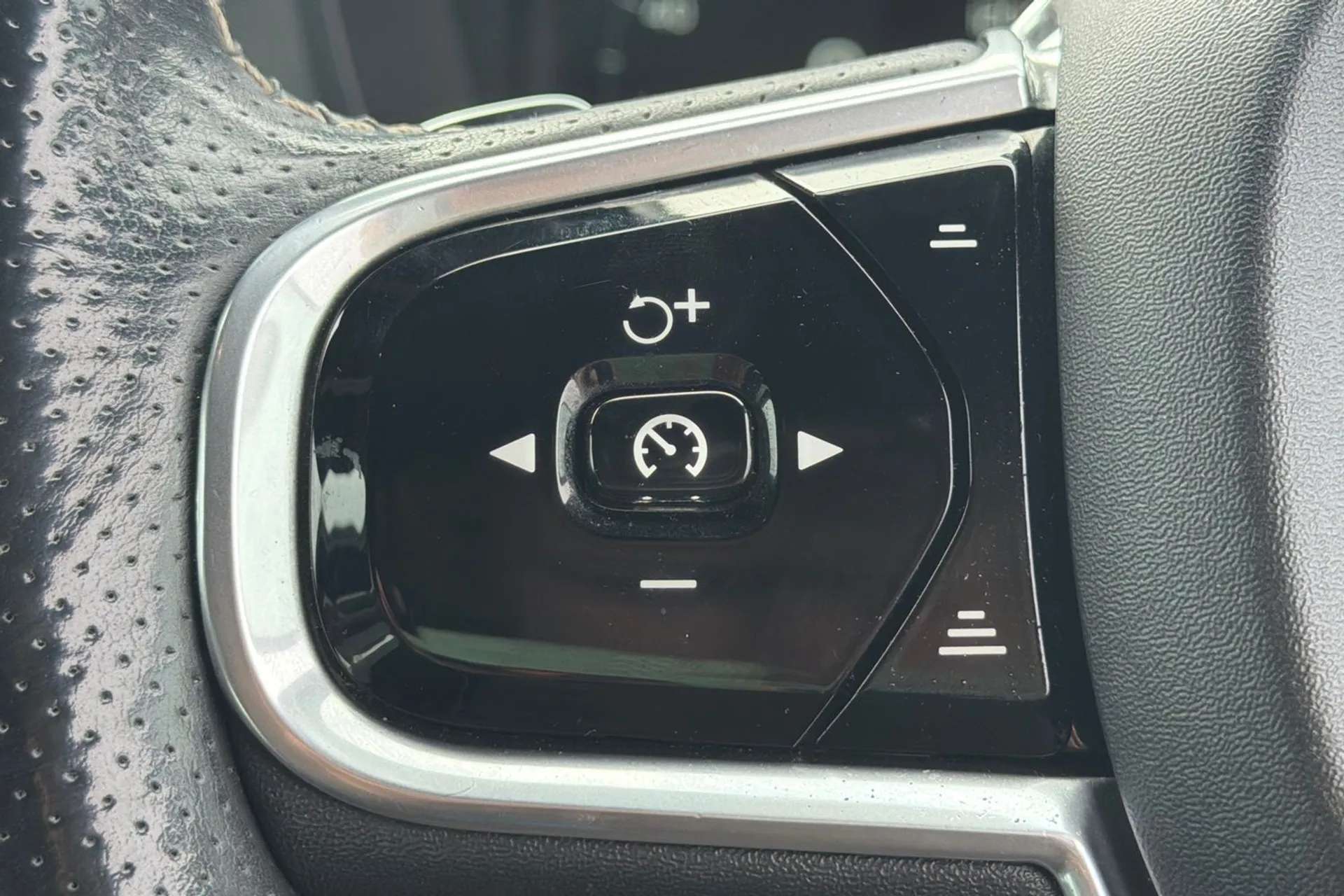 2017 VOLVO XC60 2017 VOLVO XC60