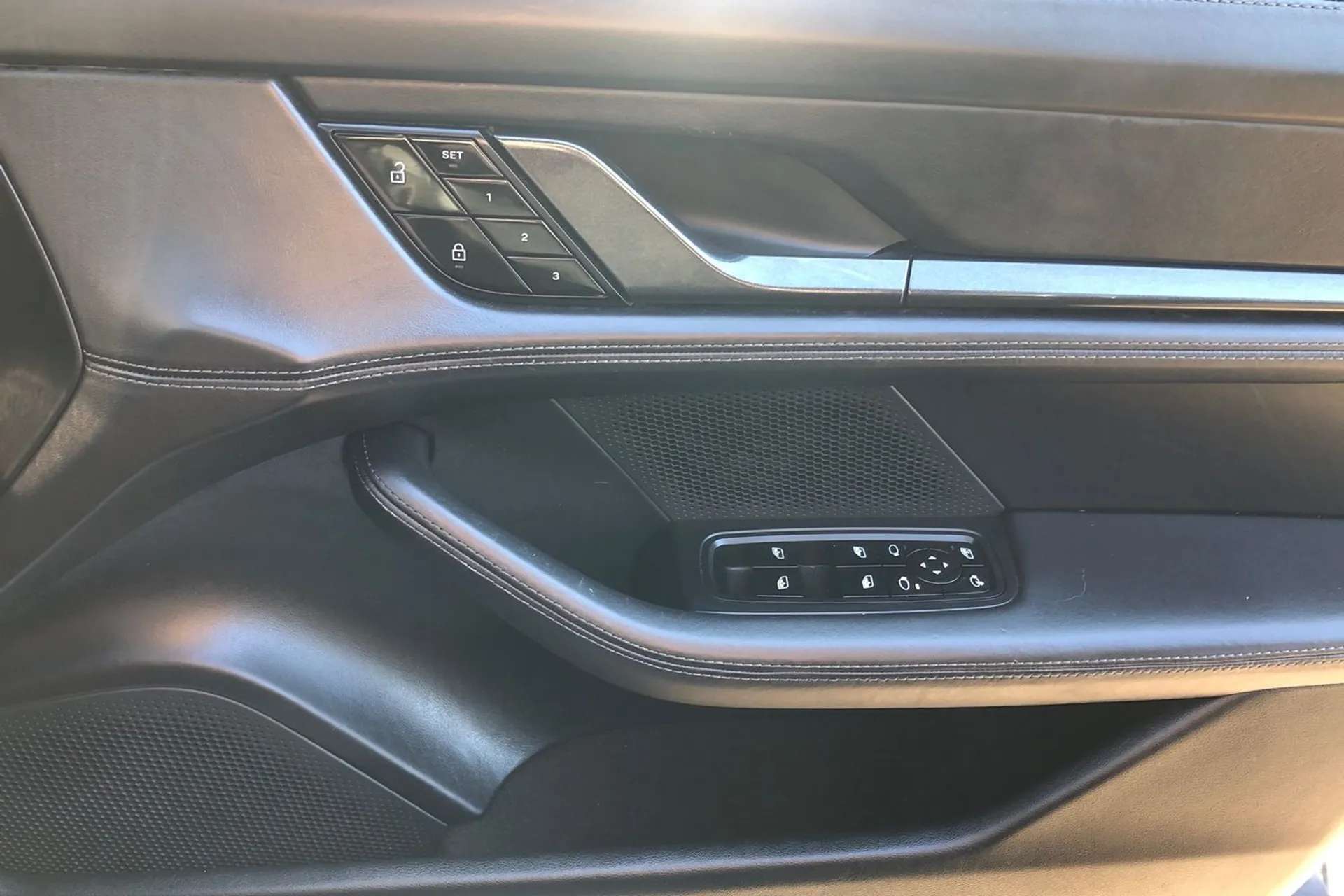 2020 PORSCHE TAYCAN 2020 PORSCHE TAYCAN