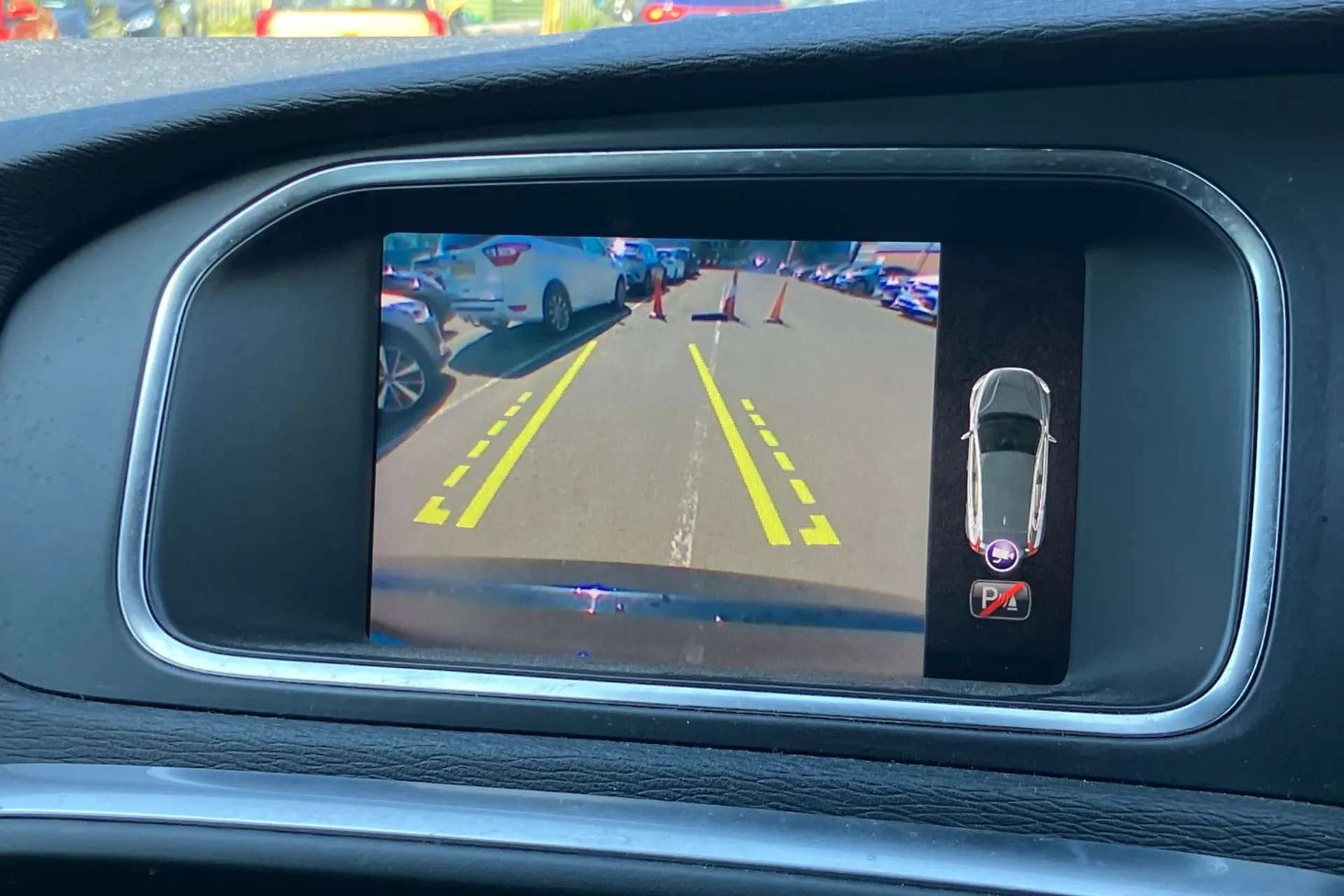 2018 VOLVO V40 2018 VOLVO V40