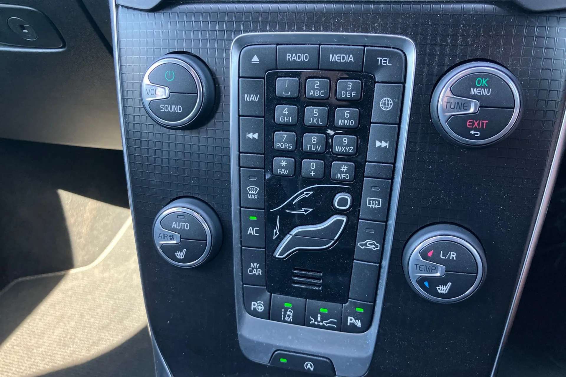 2018 VOLVO V40 2018 VOLVO V40
