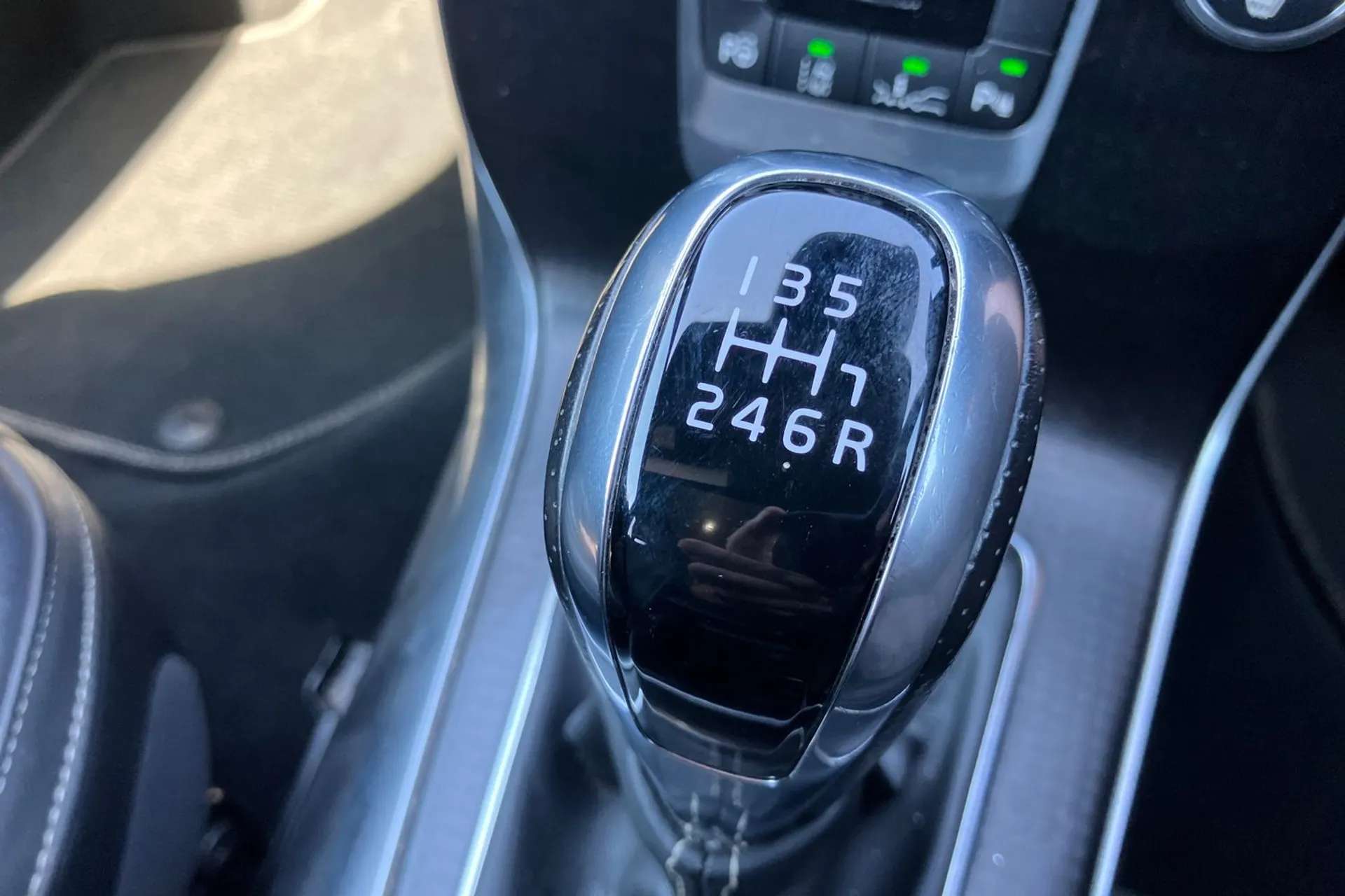 2018 VOLVO V40 2018 VOLVO V40