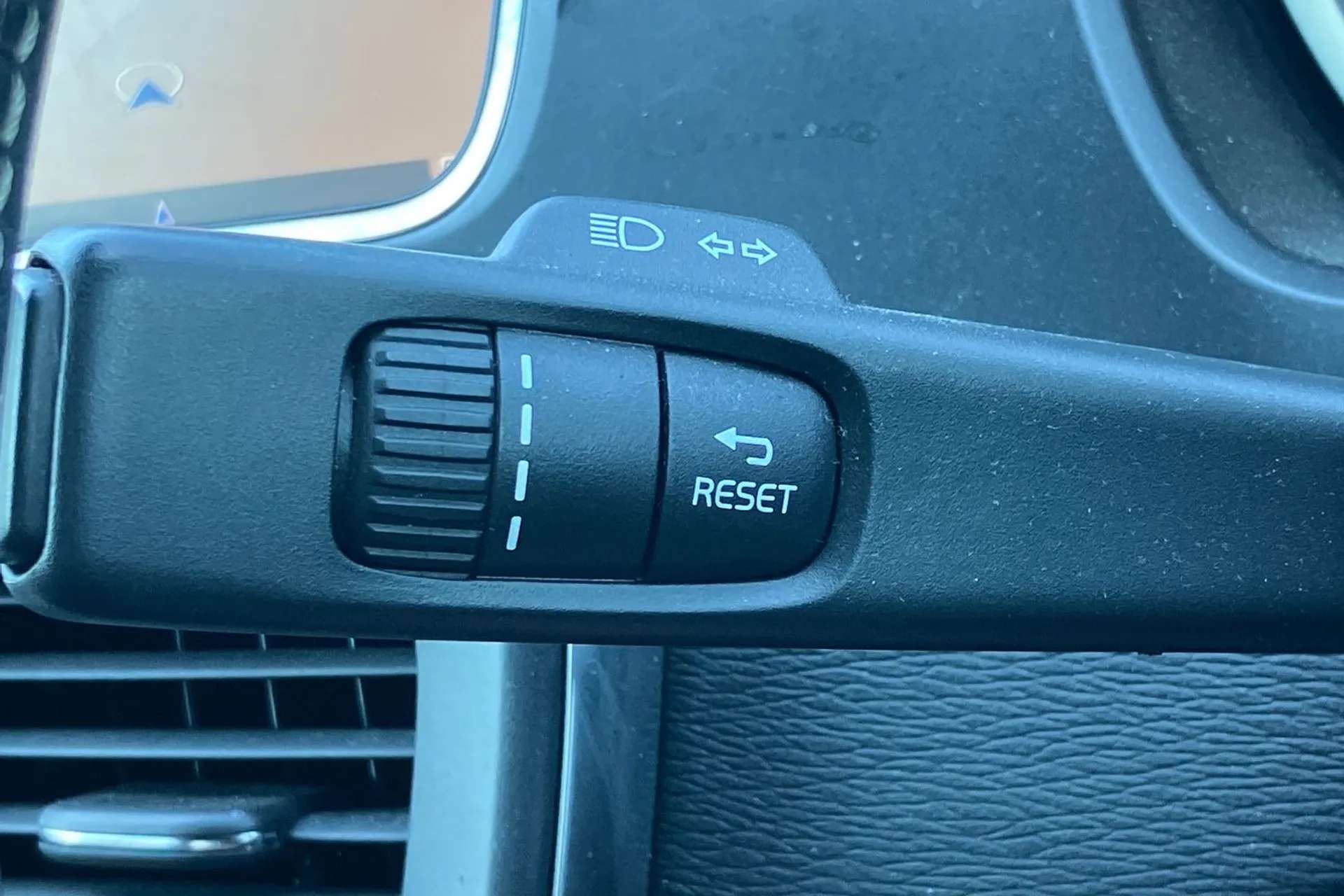 2018 VOLVO V40 2018 VOLVO V40