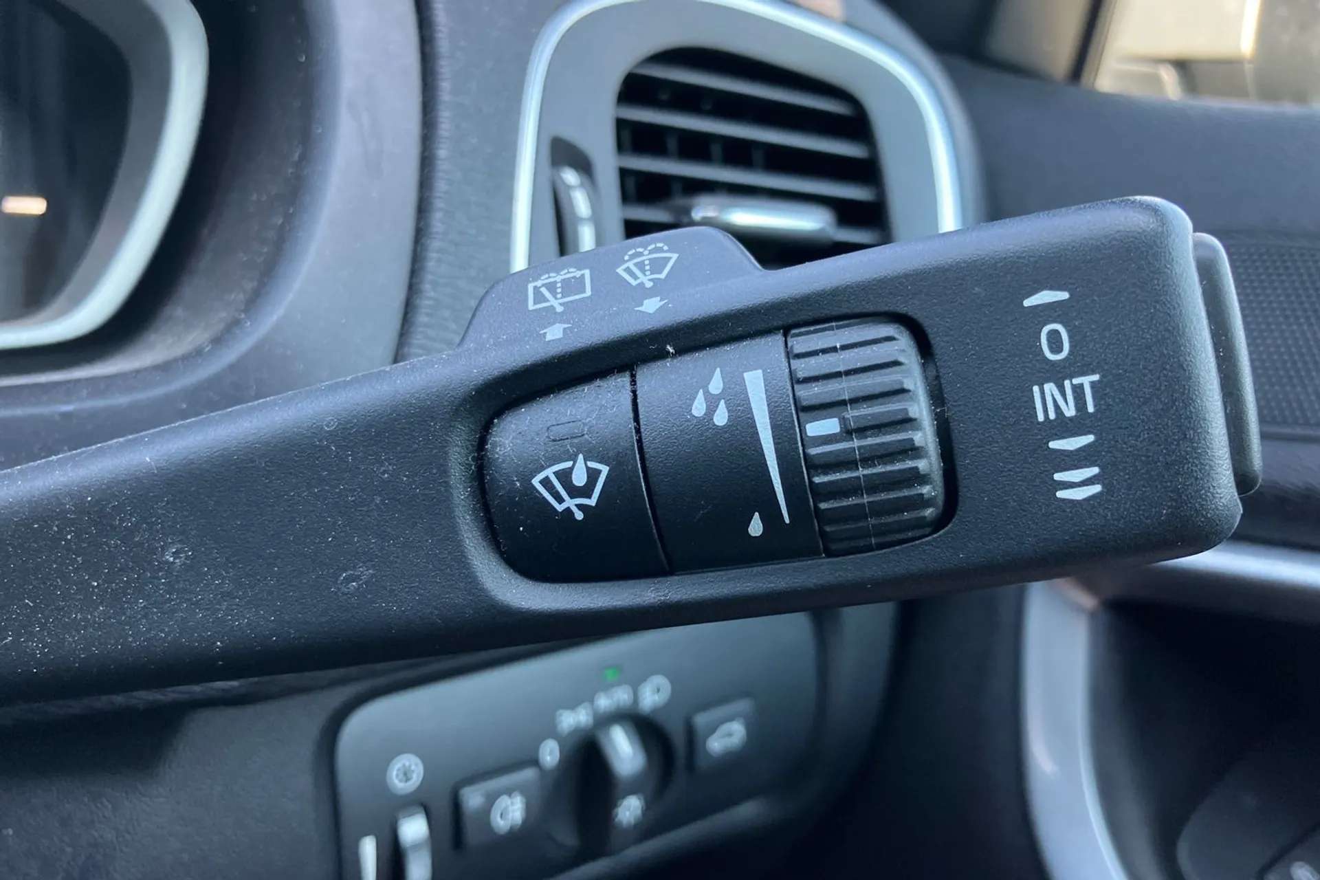 2018 VOLVO V40 2018 VOLVO V40