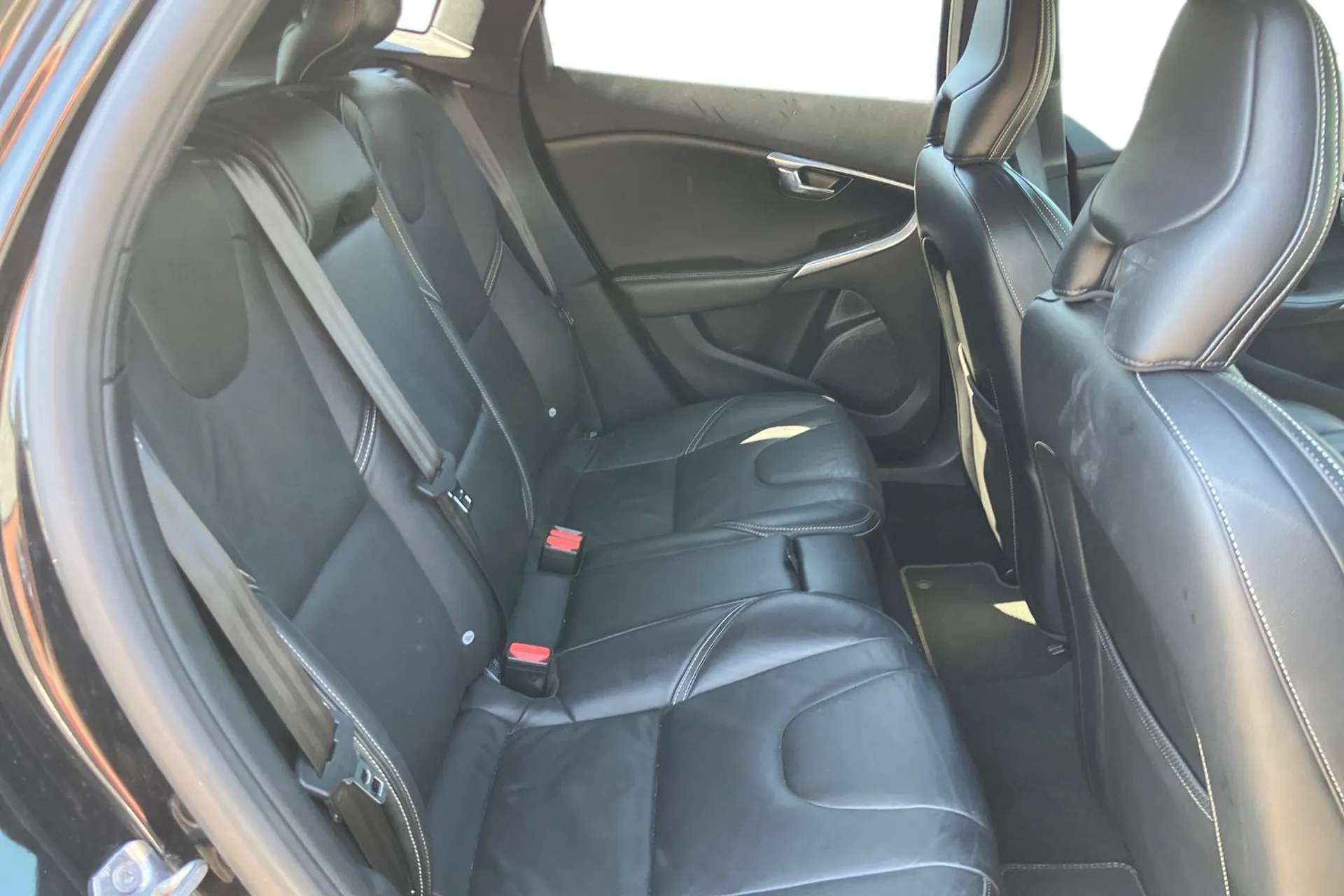 2018 VOLVO V40 2018 VOLVO V40