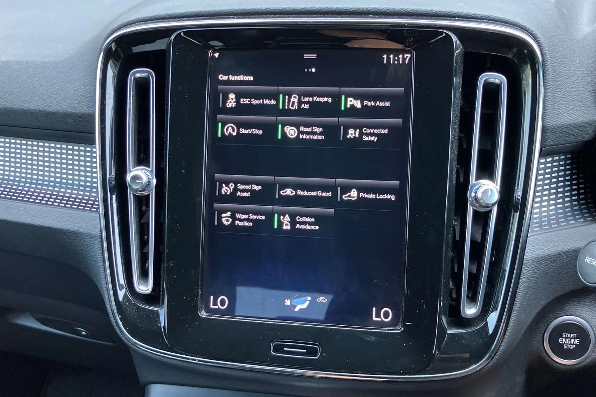 2020 VOLVO XC40 2020 VOLVO XC40