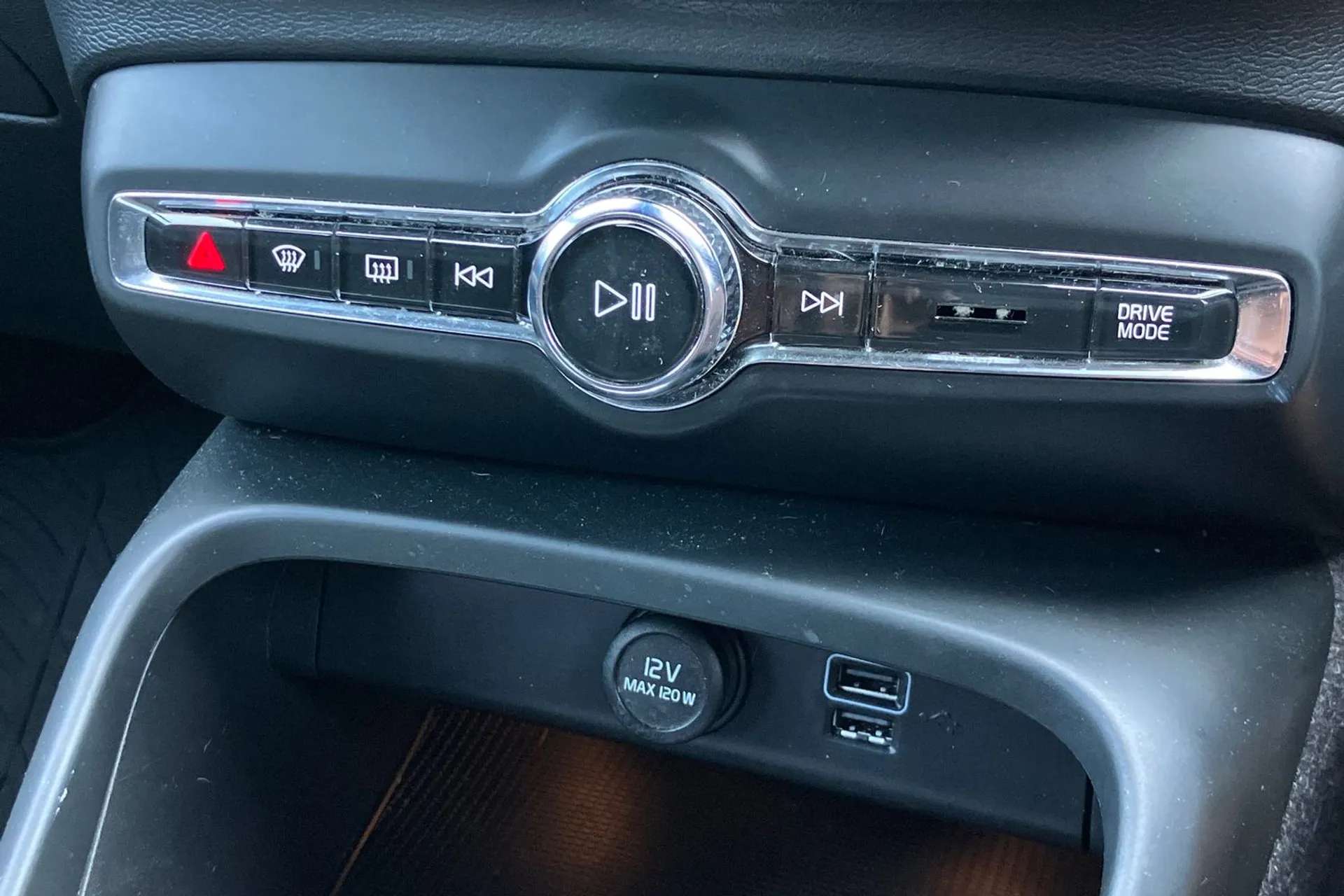 2020 VOLVO XC40 2020 VOLVO XC40
