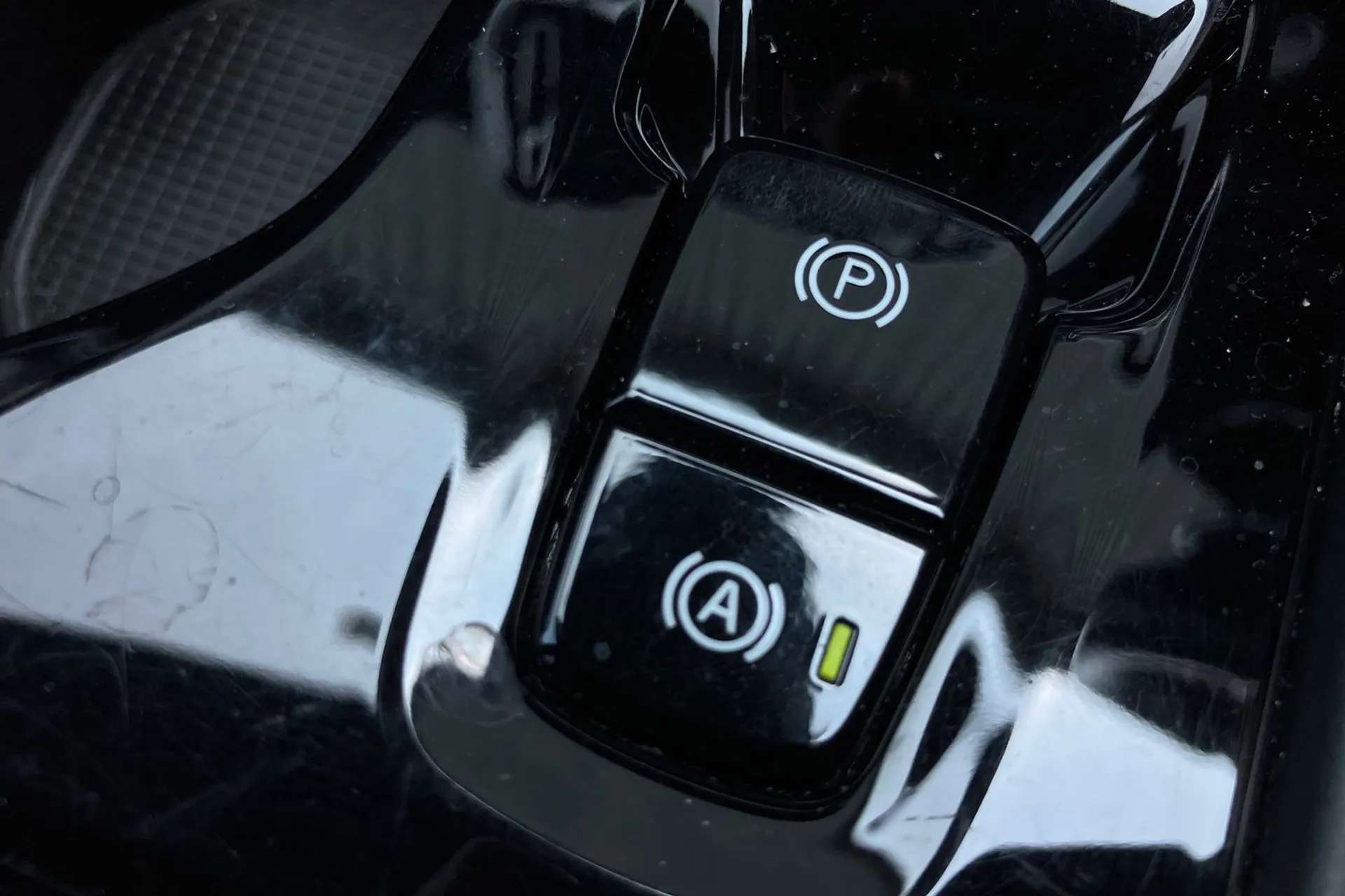 2020 VOLVO XC40 2020 VOLVO XC40