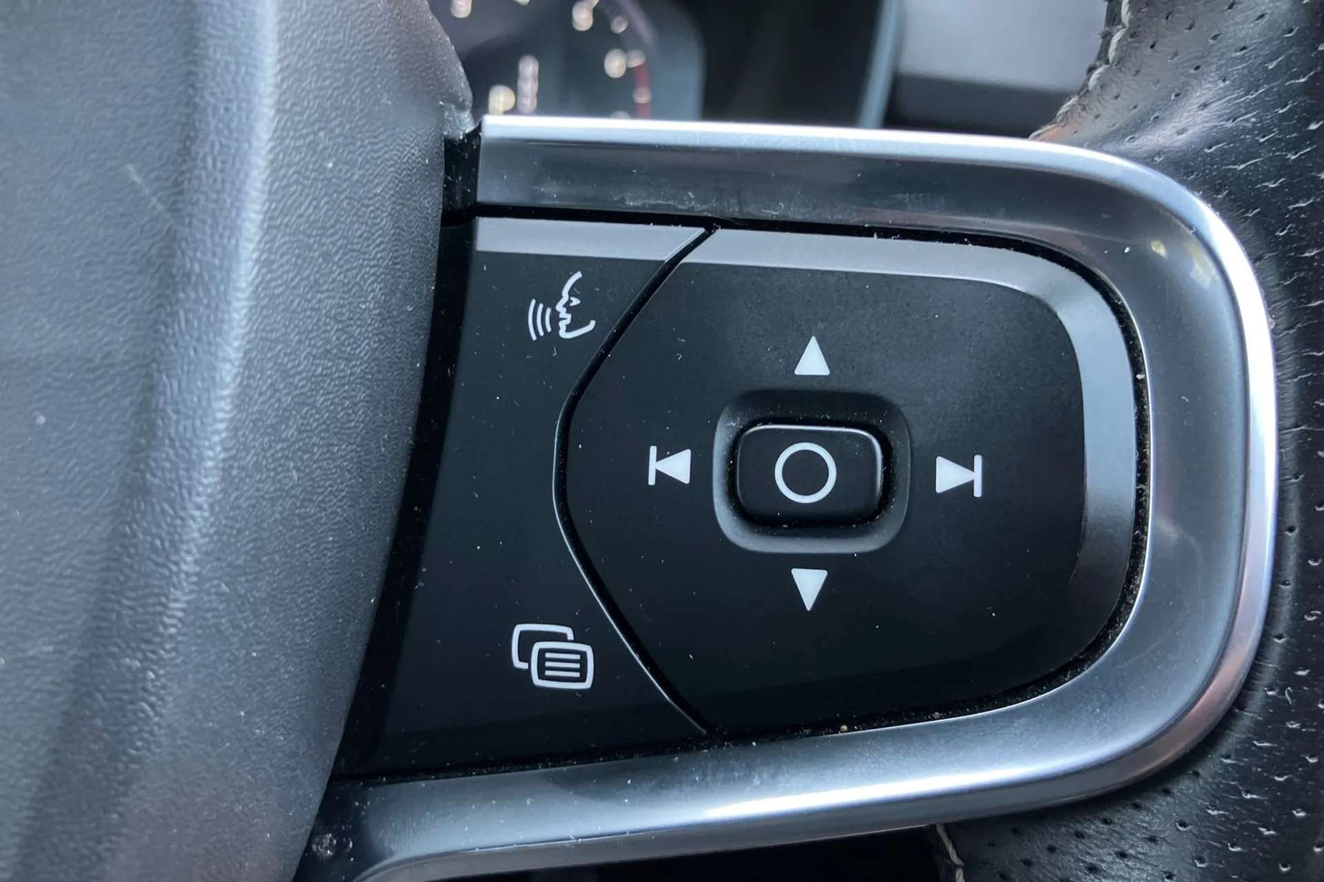 2020 VOLVO XC40 2020 VOLVO XC40