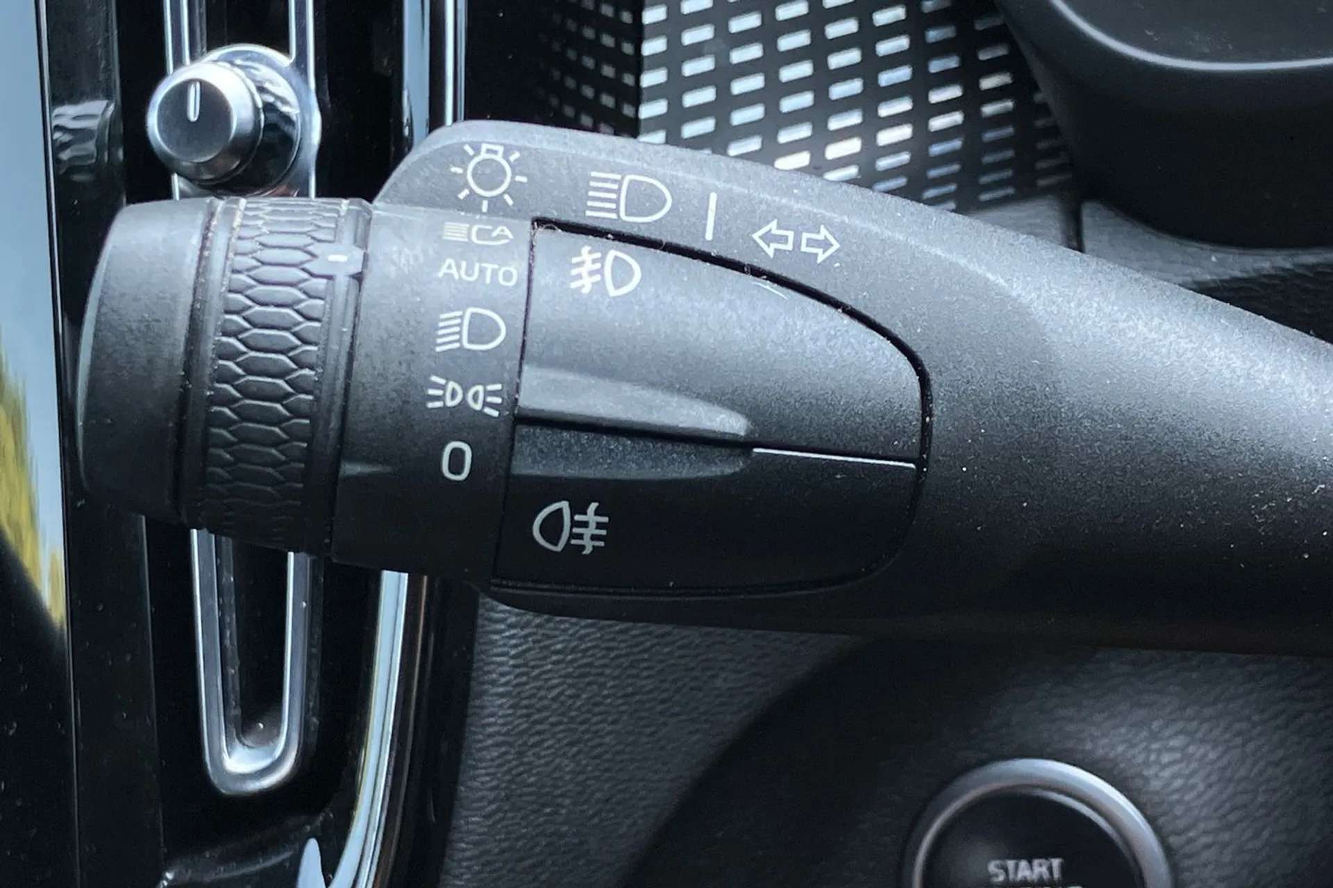 2020 VOLVO XC40 2020 VOLVO XC40