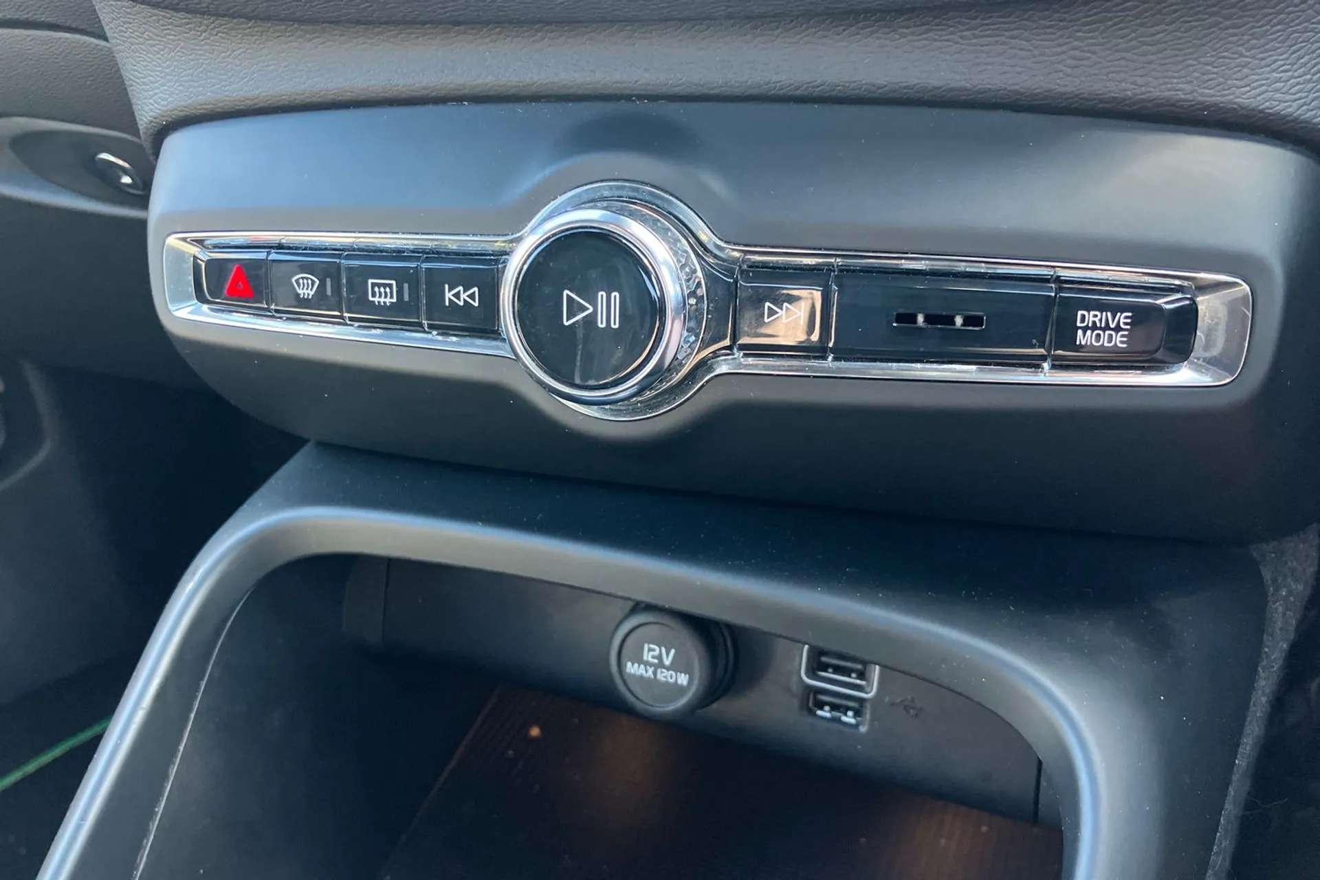 2020 VOLVO XC40 2020 VOLVO XC40