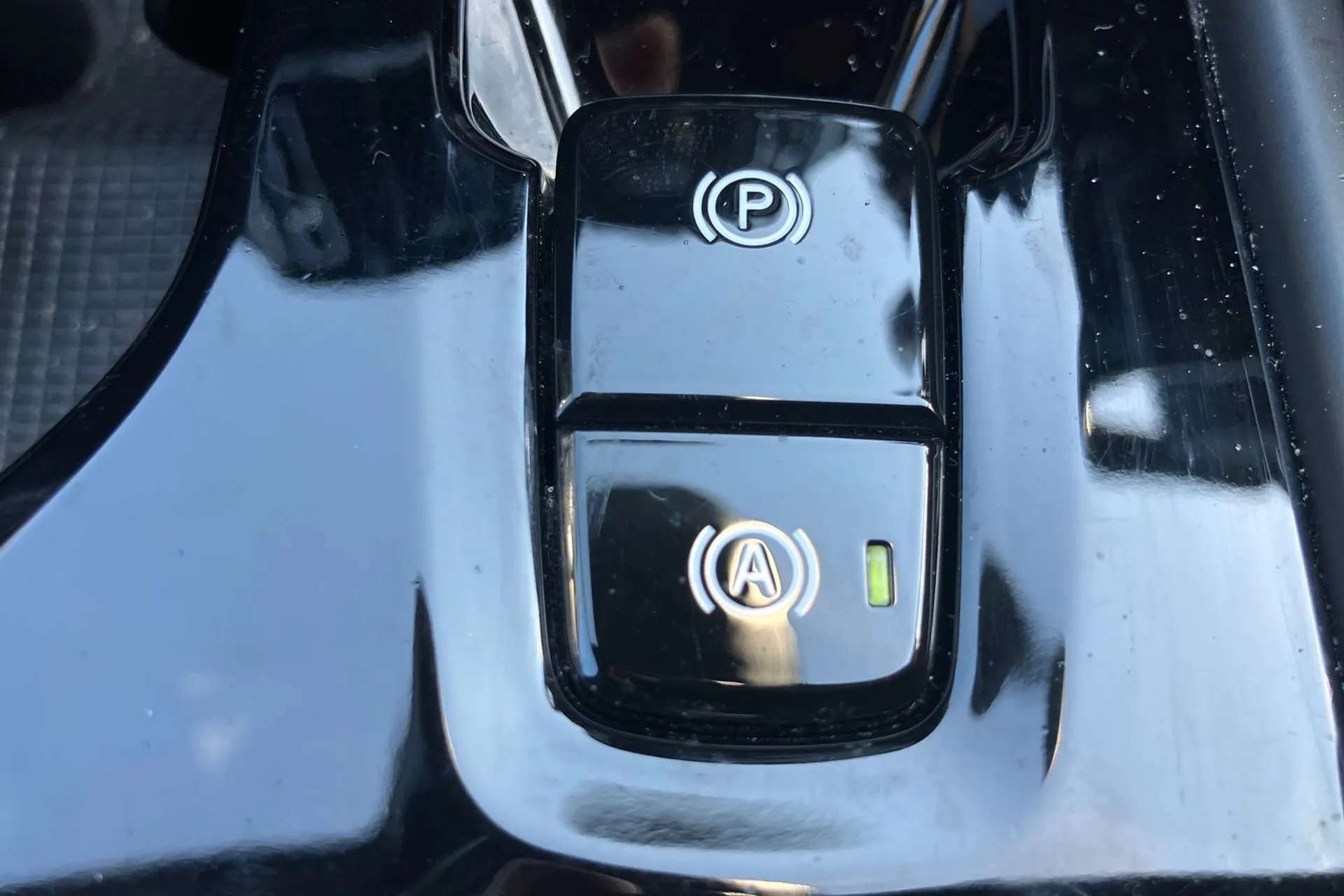 2020 VOLVO XC40 2020 VOLVO XC40