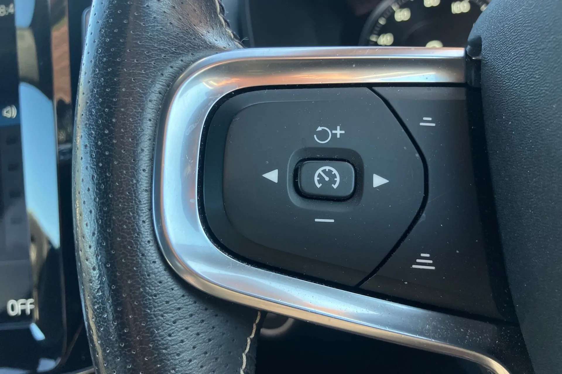 2020 VOLVO XC40 2020 VOLVO XC40