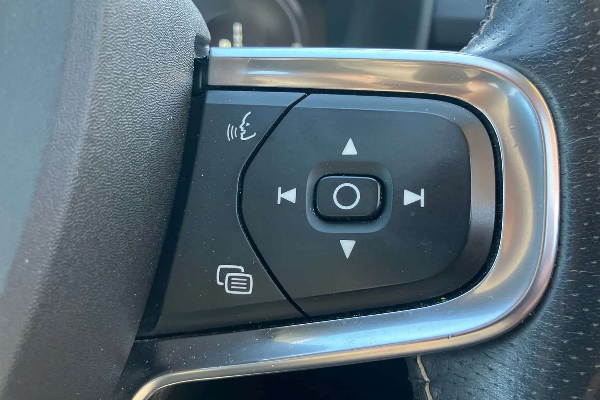 2020 VOLVO XC40 2020 VOLVO XC40