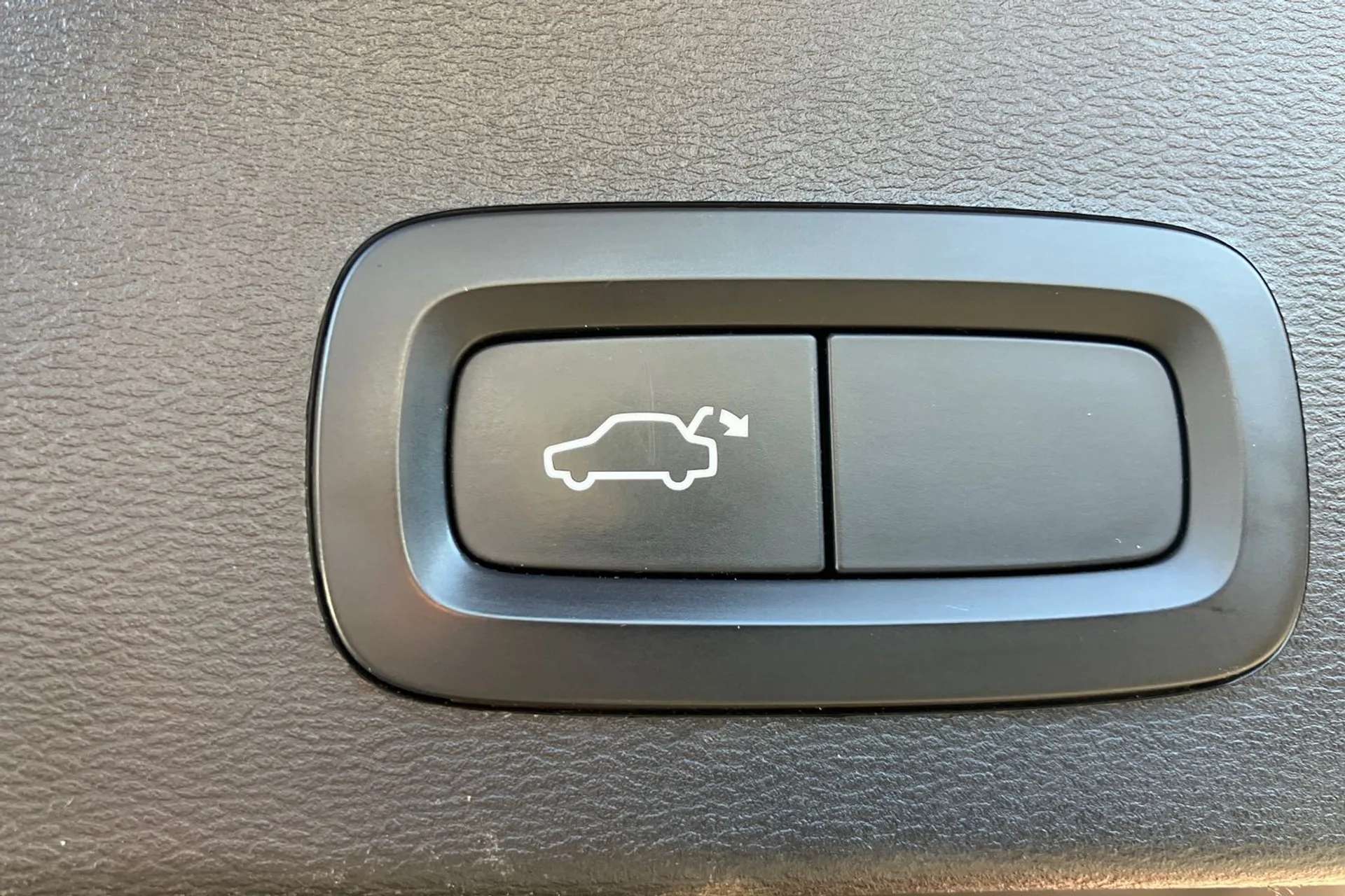 2020 VOLVO XC40 2020 VOLVO XC40