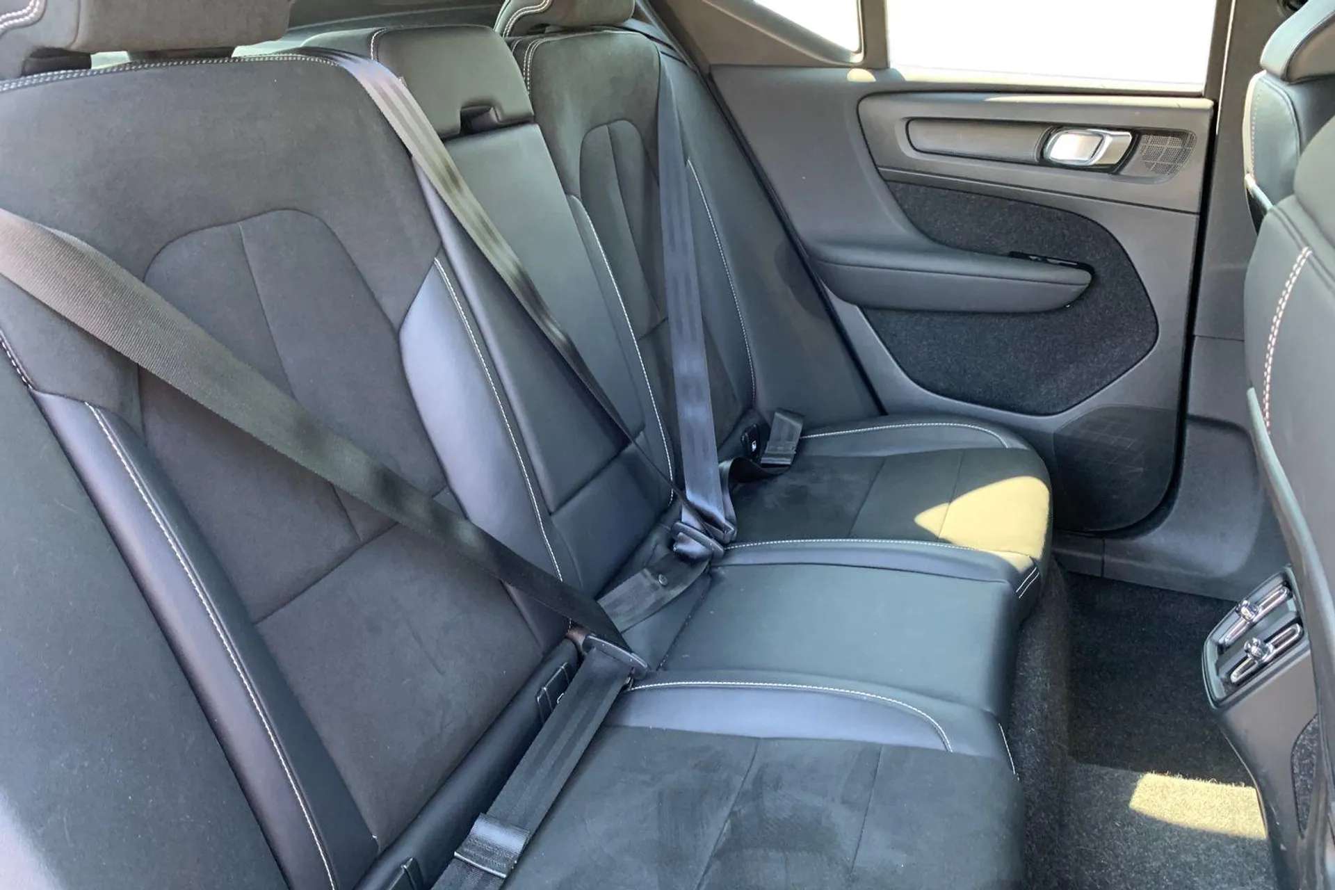 2021 VOLVO XC40 2021 VOLVO XC40