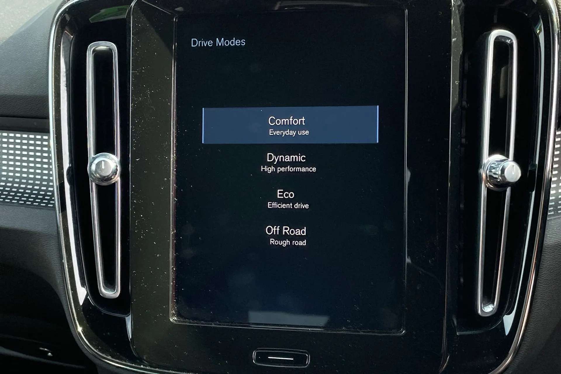 2020 VOLVO XC40 2020 VOLVO XC40