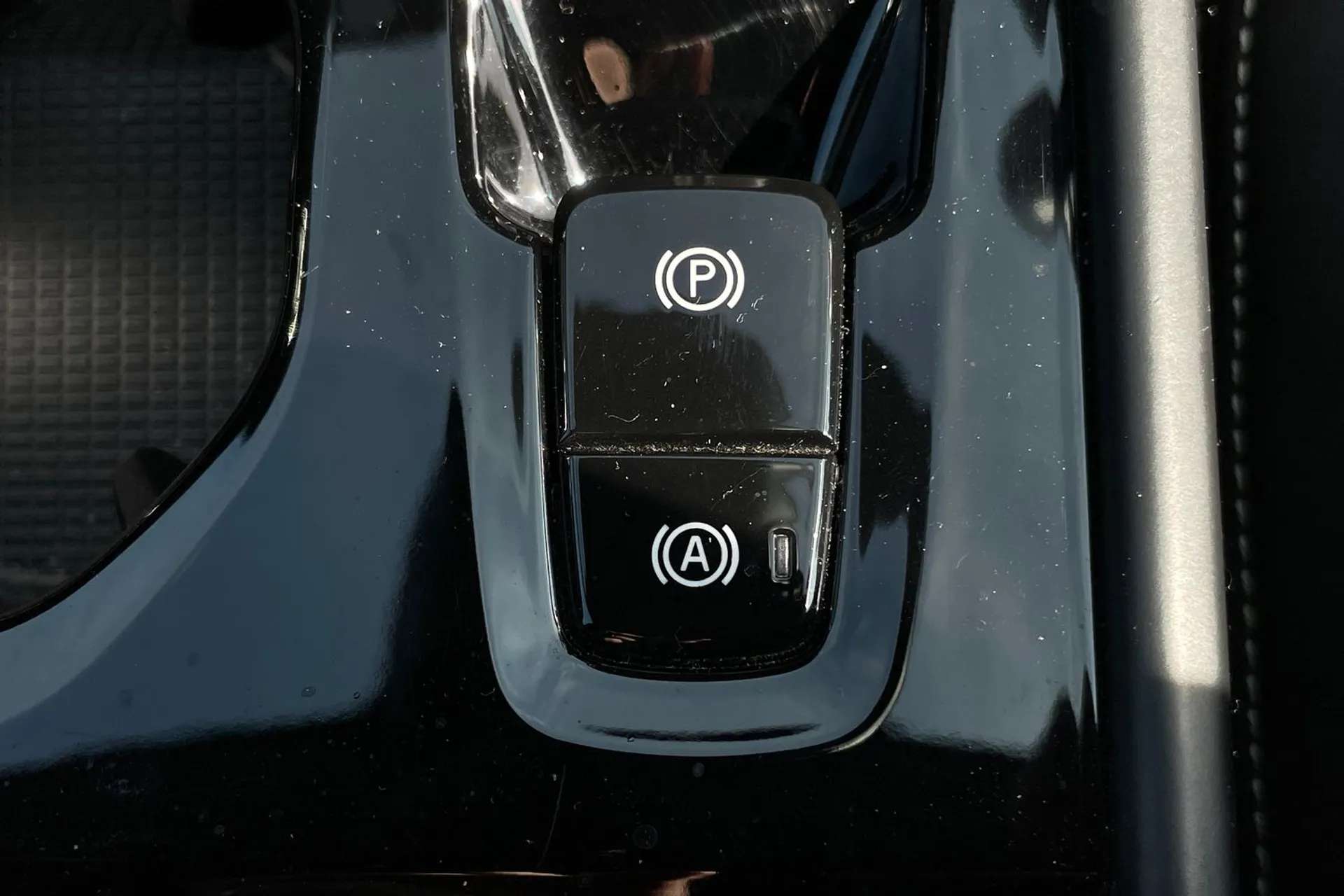 2020 VOLVO XC40 2020 VOLVO XC40