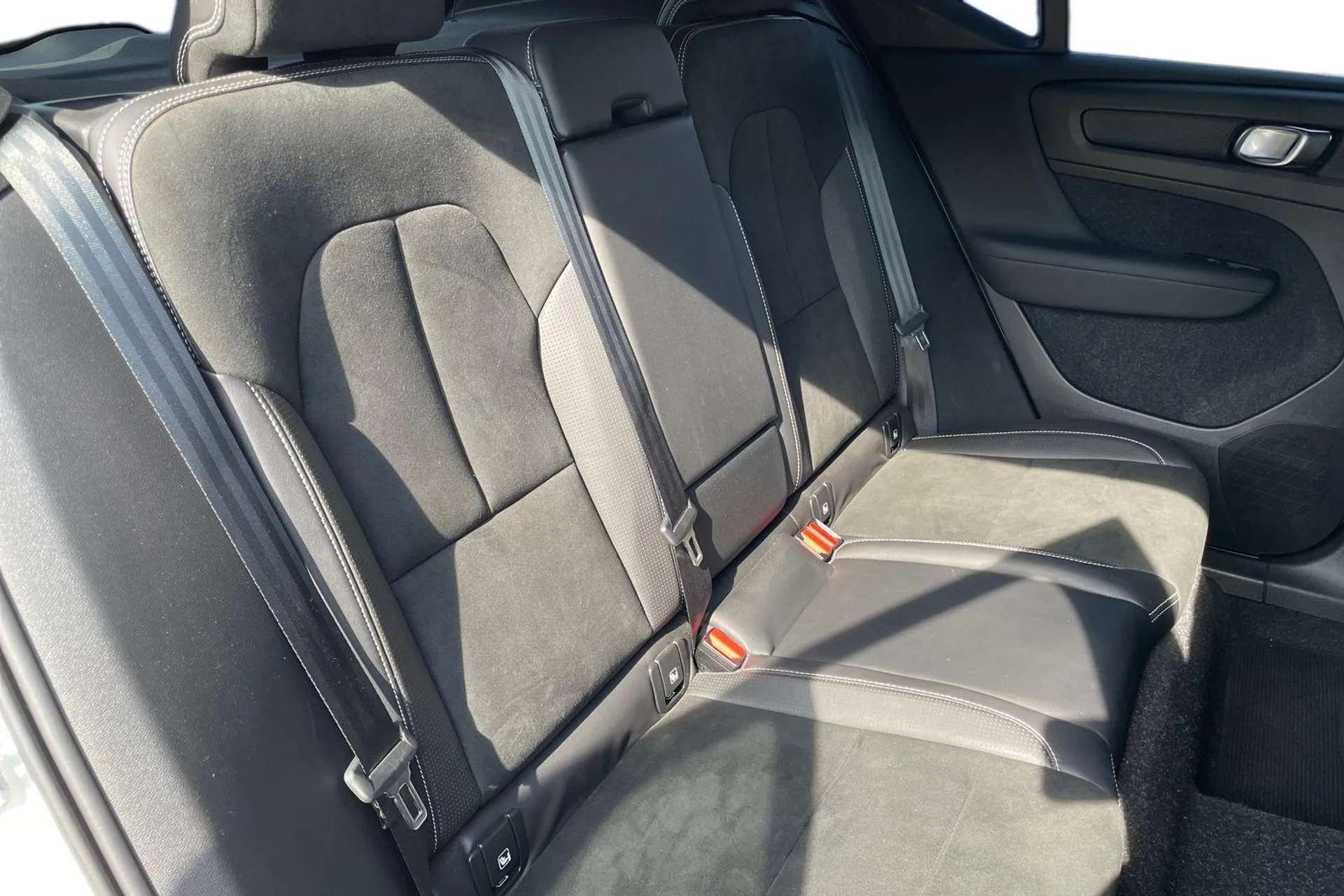 2020 VOLVO XC40 2020 VOLVO XC40
