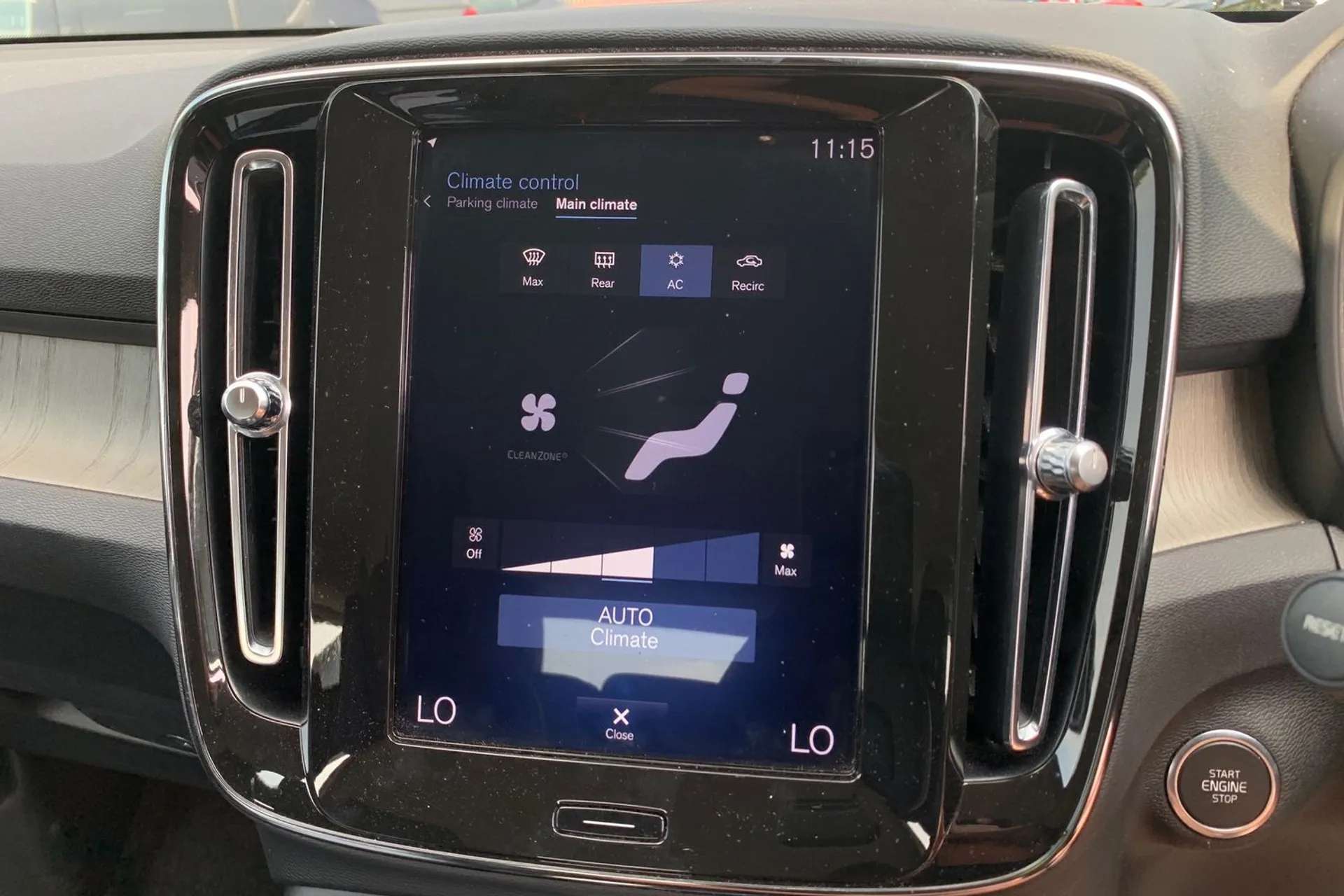 2019 VOLVO XC40 2019 VOLVO XC40