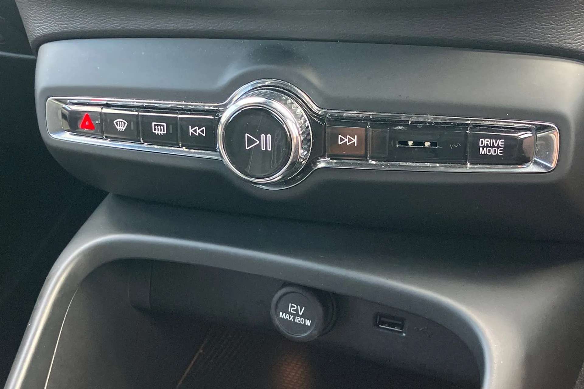 2020 VOLVO XC40 2020 VOLVO XC40