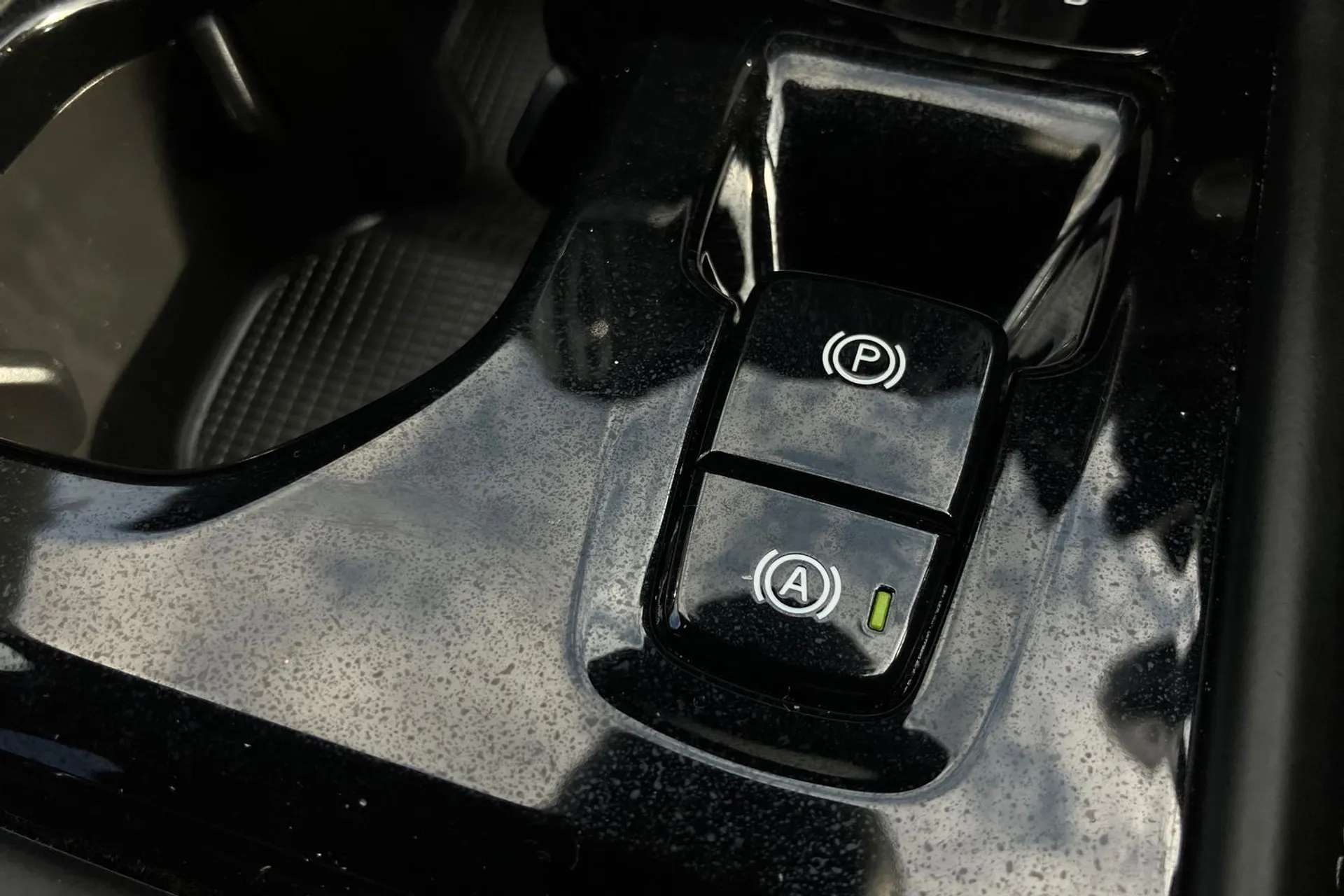 2020 VOLVO XC40 2020 VOLVO XC40