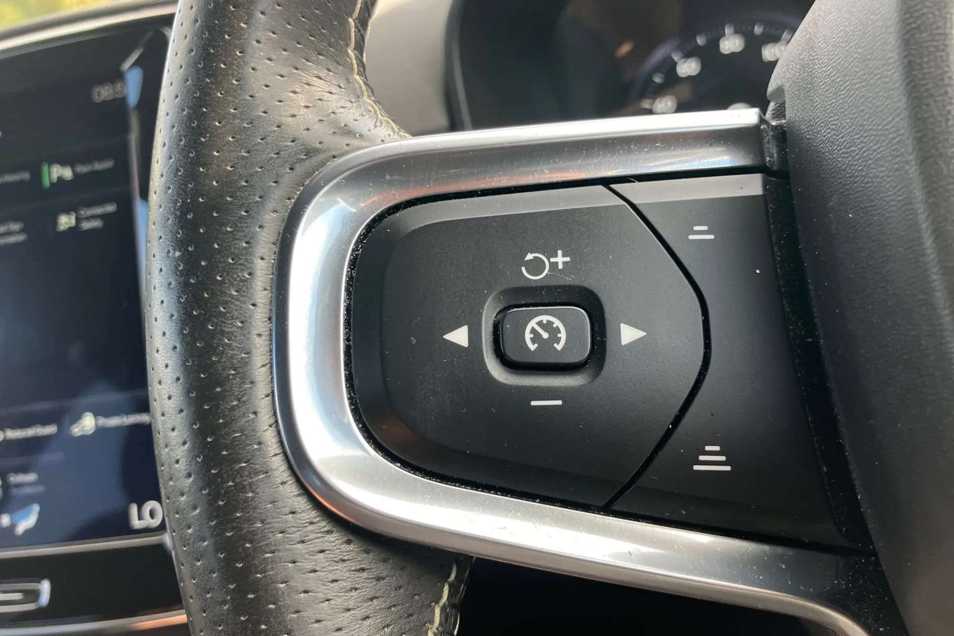 2020 VOLVO XC40 2020 VOLVO XC40