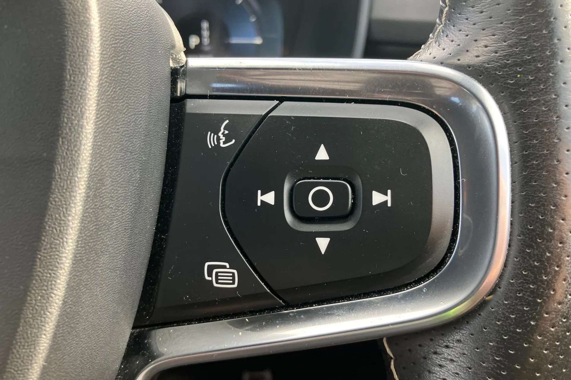 2020 VOLVO XC40 2020 VOLVO XC40