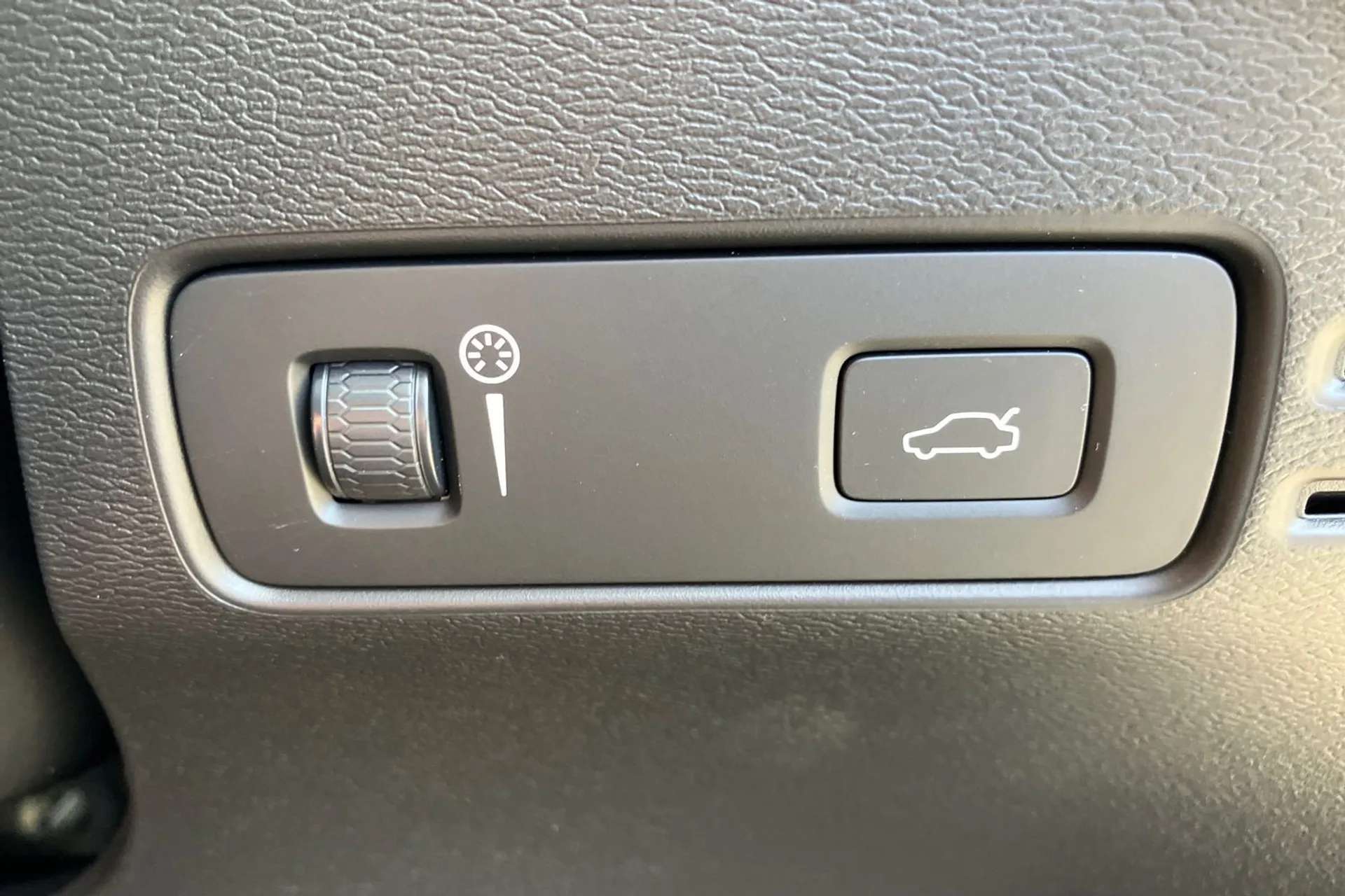 2020 VOLVO XC40 2020 VOLVO XC40